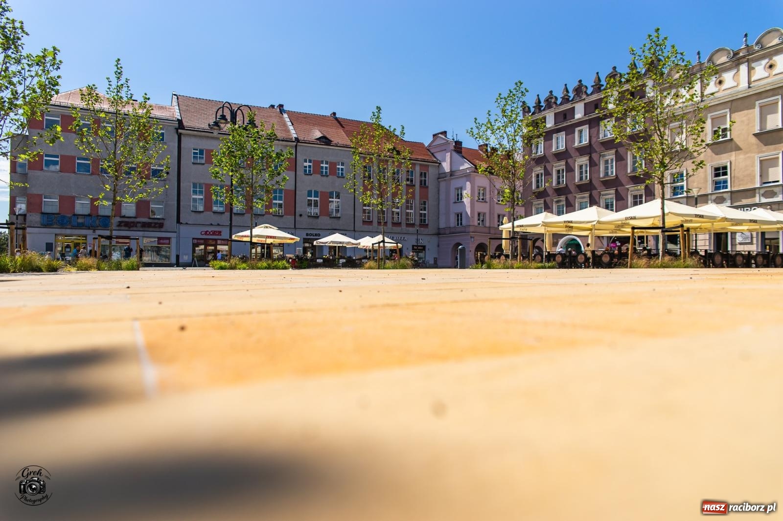 Zdjęcie w galerii na portalu naszraciborz.pl: Pierwsze efekty rewitalizacji raciborskiego Rynku. Odsłonięto teren wokół Kolumny Maryjnej [FOTO] wiadomości z regionu