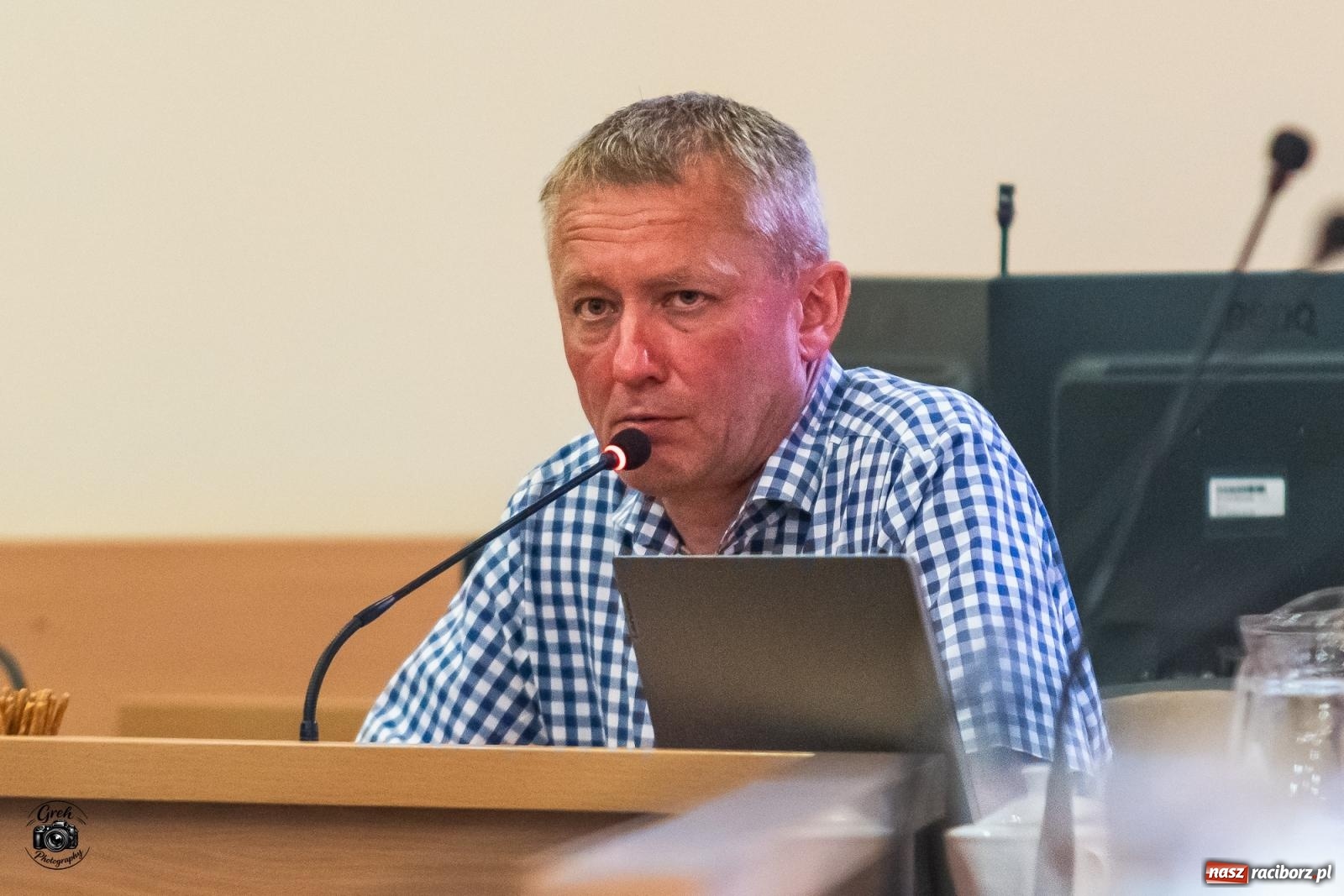 Zdjęcie w galerii na portalu naszraciborz.pl: Drzewa ocaleją? Jest sposób na stację ładowania bez wycinki. Radni ostro o obwodnicach wiadomości z regionu