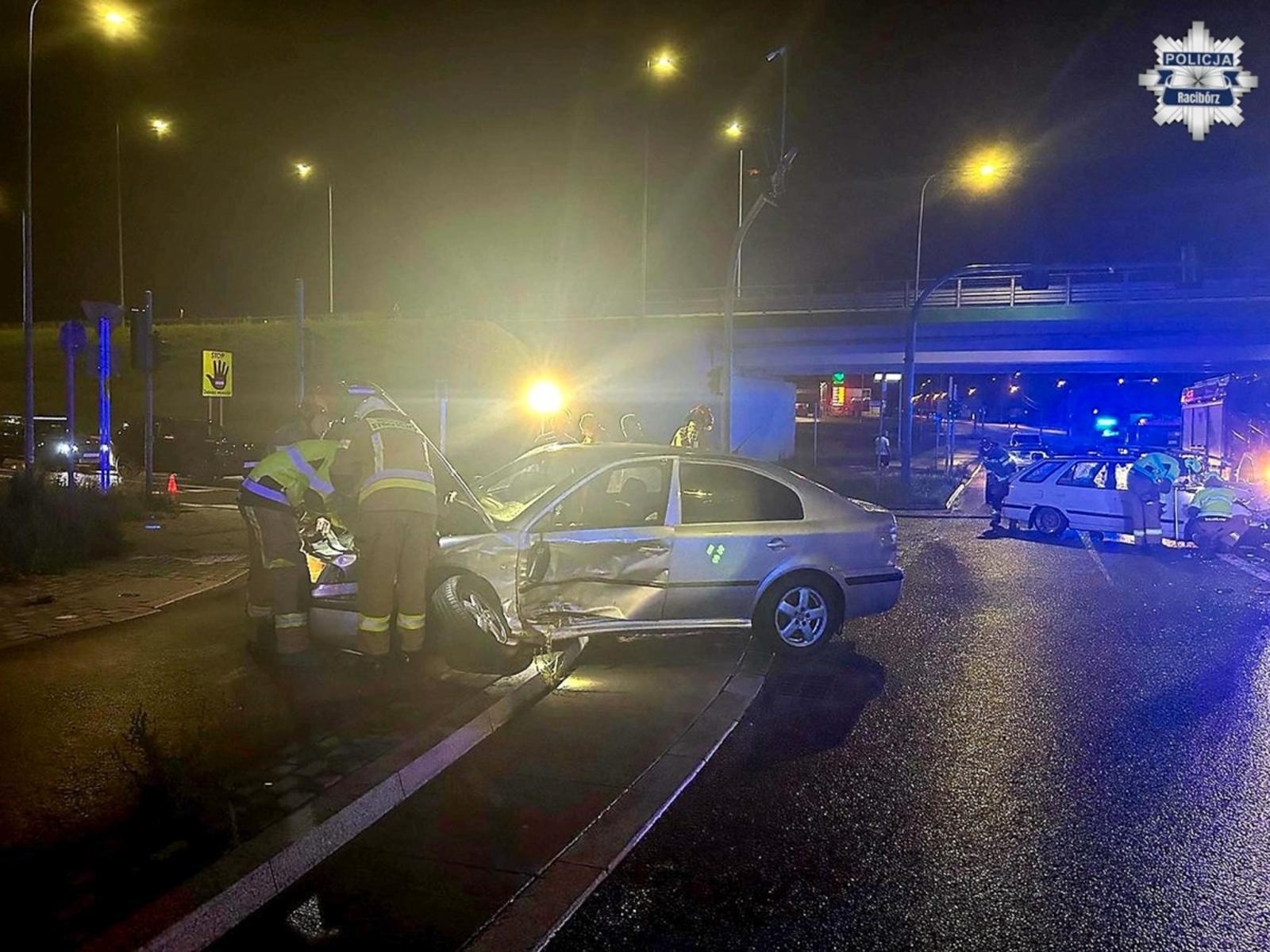 Zdjęcie w galerii na portalu naszraciborz.pl: Osiem zdarzeń w jedną dobę! Auta wypadały z drogi, uderzały w latarnię i barierę wiadomości z regionu