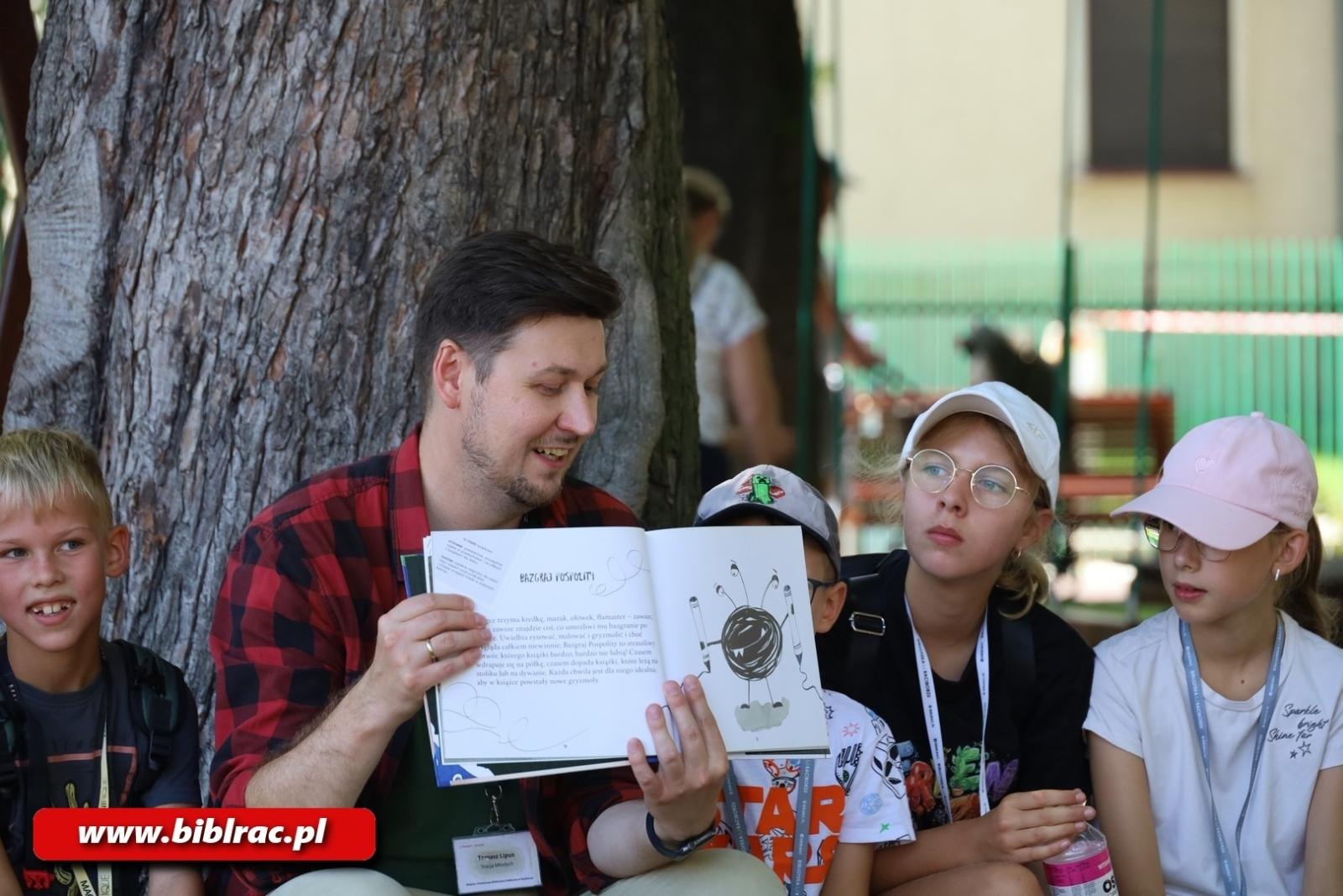 Zdjęcie w galerii na portalu naszraciborz.pl: Lato z Biblioteką: Potwory książkowe wiadomości z regionu