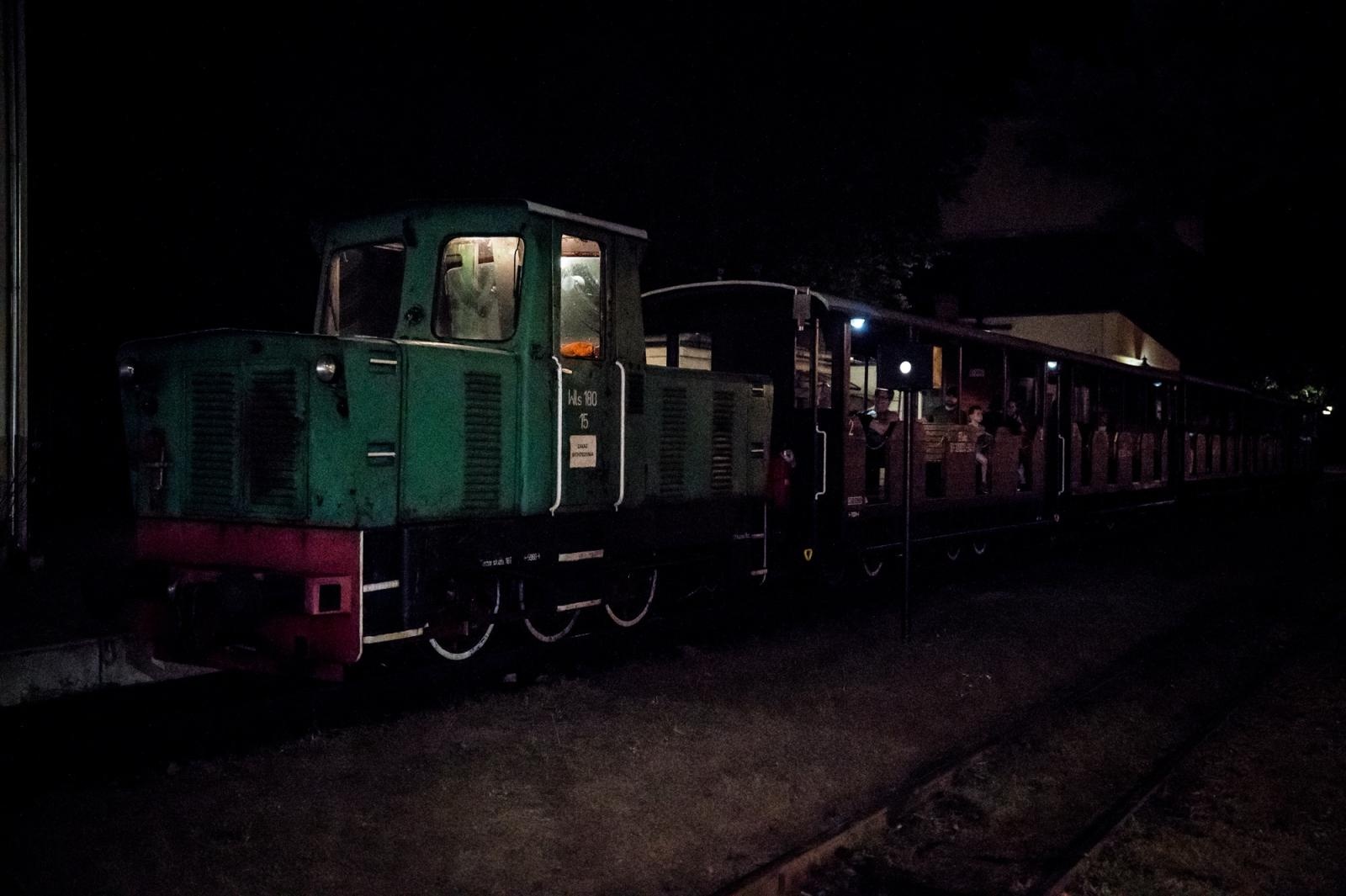 Zdjęcie w galerii na portalu naszraciborz.pl: Nocą przez lasy rudzkie. Historia, muzyka i wyjątkowy przejazd kolejką wąskotorową wiadomości z regionu