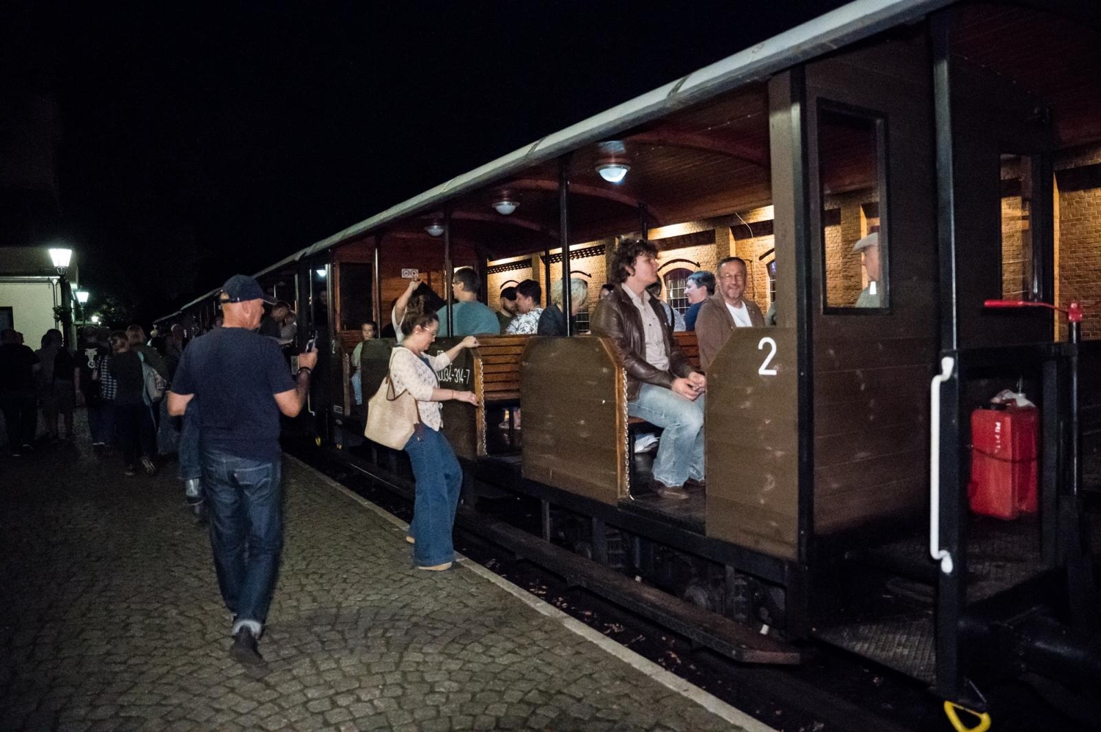 Zdjęcie w galerii na portalu naszraciborz.pl: Nocą przez lasy rudzkie. Historia, muzyka i wyjątkowy przejazd kolejką wąskotorową wiadomości z regionu
