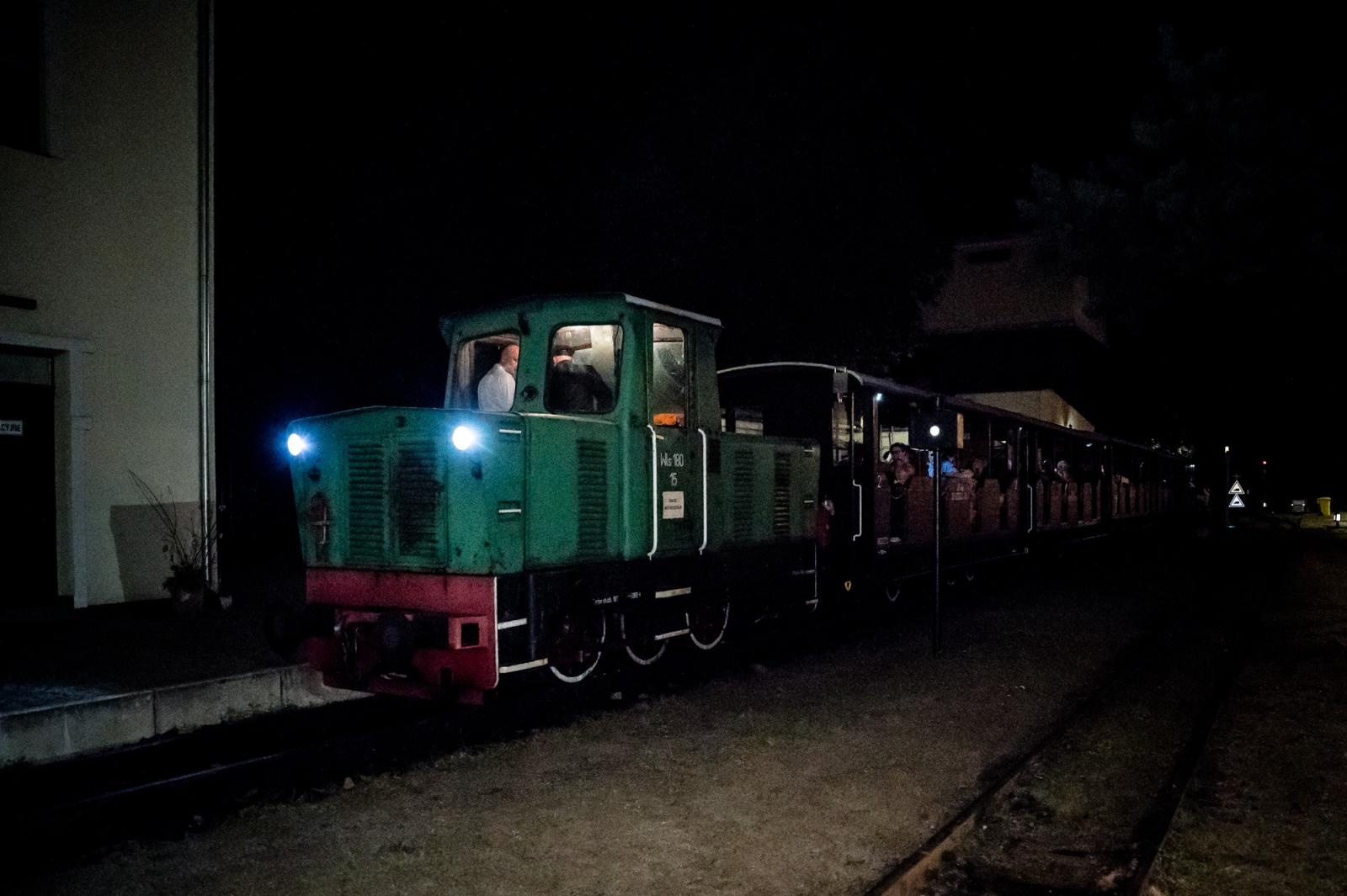 Zdjęcie w galerii na portalu naszraciborz.pl: Nocą przez lasy rudzkie. Historia, muzyka i wyjątkowy przejazd kolejką wąskotorową wiadomości z regionu