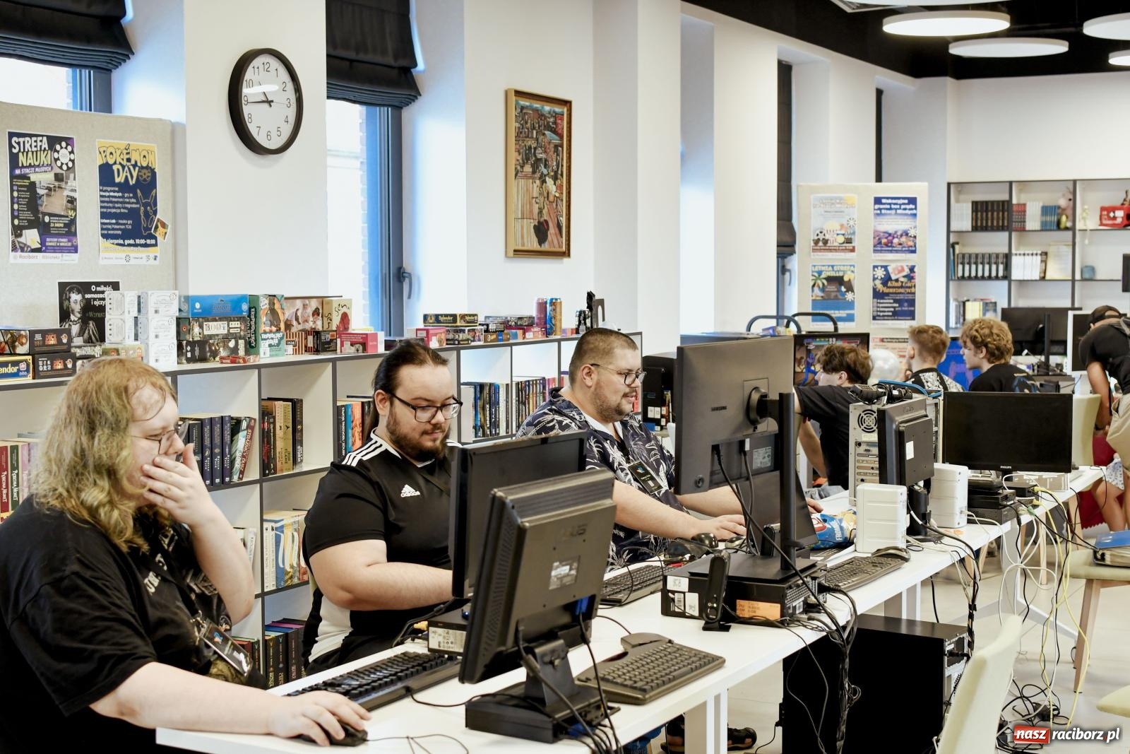 Zdjęcie w galerii na portalu naszraciborz.pl: Kosmos, anime i fantastyka opanowały dziś raciborski dworzec. KOSUMOSU potrwa do wieczora wiadomości z regionu