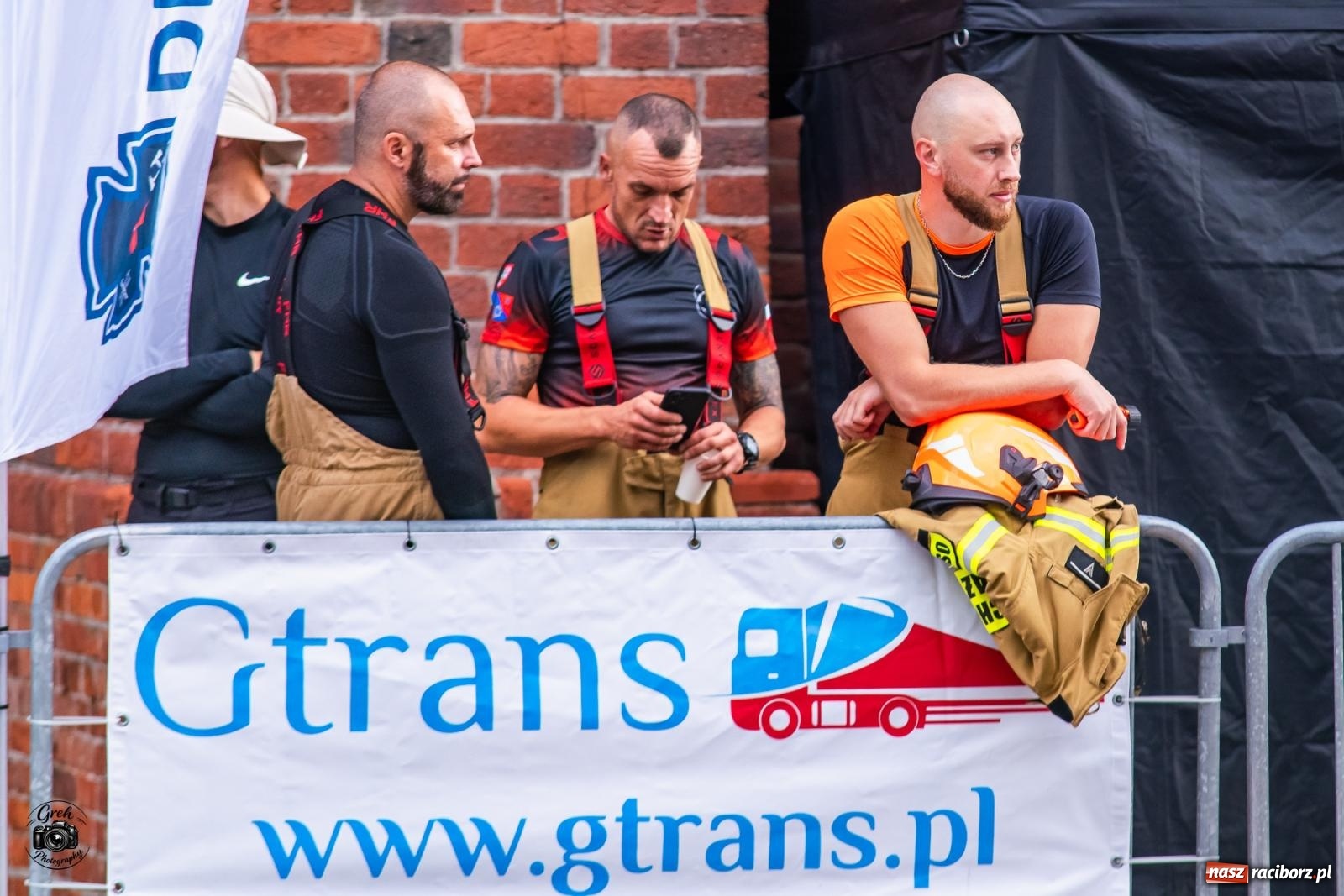 Zdjęcie w galerii na portalu naszraciborz.pl: Tu nie było miejsca na słabość. Strażacy stoczyli morderczą walkę na Placu Dominikańskim [FOTO i WIDEO] wiadomości z regionu