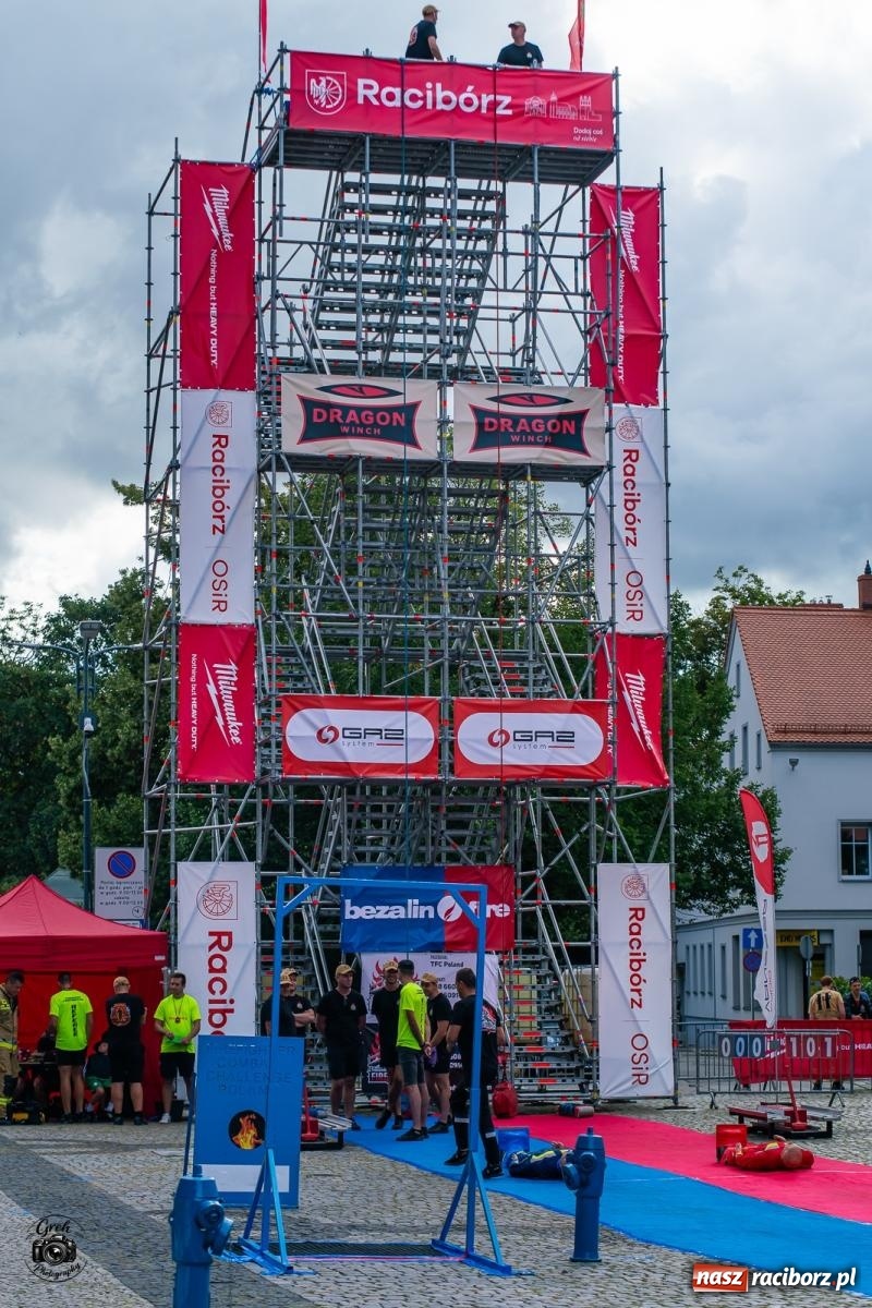 Zdjęcie w galerii na portalu naszraciborz.pl: Tu nie było miejsca na słabość. Strażacy stoczyli morderczą walkę na Placu Dominikańskim [FOTO i WIDEO] wiadomości z regionu