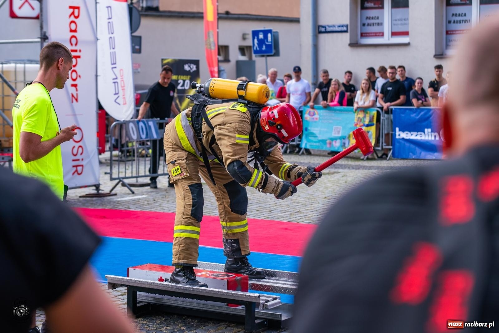 Zdjęcie w galerii na portalu naszraciborz.pl: Tu nie było miejsca na słabość. Strażacy stoczyli morderczą walkę na Placu Dominikańskim [FOTO i WIDEO] wiadomości z regionu