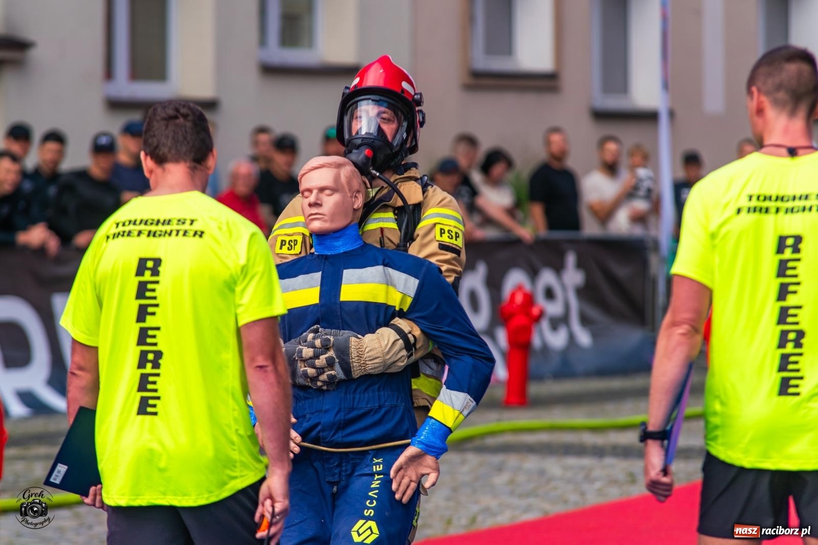 Zdjęcie w galerii na portalu naszraciborz.pl: Tu nie było miejsca na słabość. Strażacy stoczyli morderczą walkę na Placu Dominikańskim [FOTO i WIDEO] wiadomości z regionu