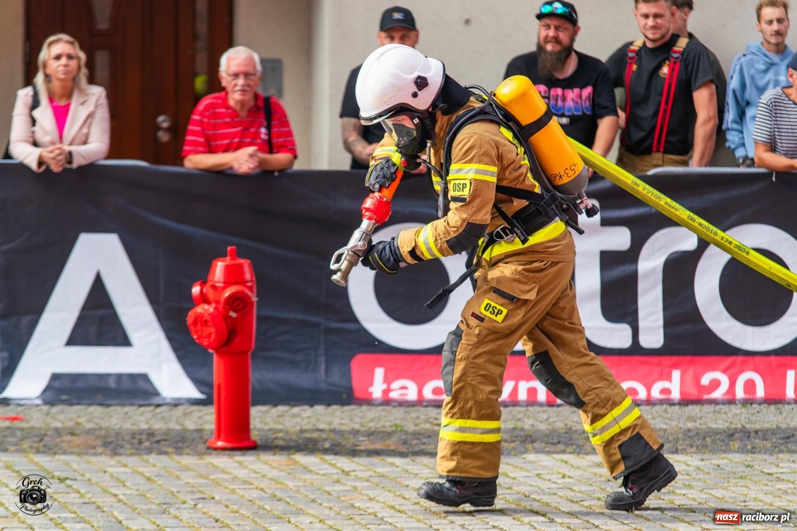 Zdjęcie w galerii na portalu naszraciborz.pl: Tu nie było miejsca na słabość. Strażacy stoczyli morderczą walkę na Placu Dominikańskim [FOTO i WIDEO] wiadomości z regionu