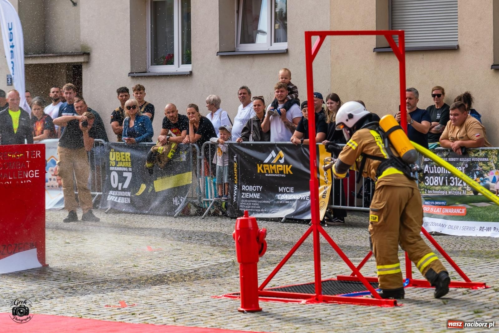 Zdjęcie w galerii na portalu naszraciborz.pl: Tu nie było miejsca na słabość. Strażacy stoczyli morderczą walkę na Placu Dominikańskim [FOTO i WIDEO] wiadomości z regionu