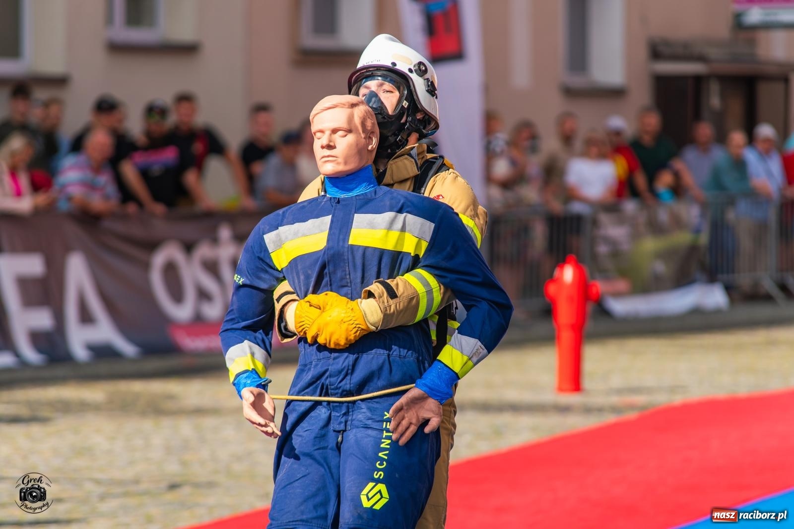 Zdjęcie w galerii na portalu naszraciborz.pl: Tu nie było miejsca na słabość. Strażacy stoczyli morderczą walkę na Placu Dominikańskim [FOTO i WIDEO] wiadomości z regionu