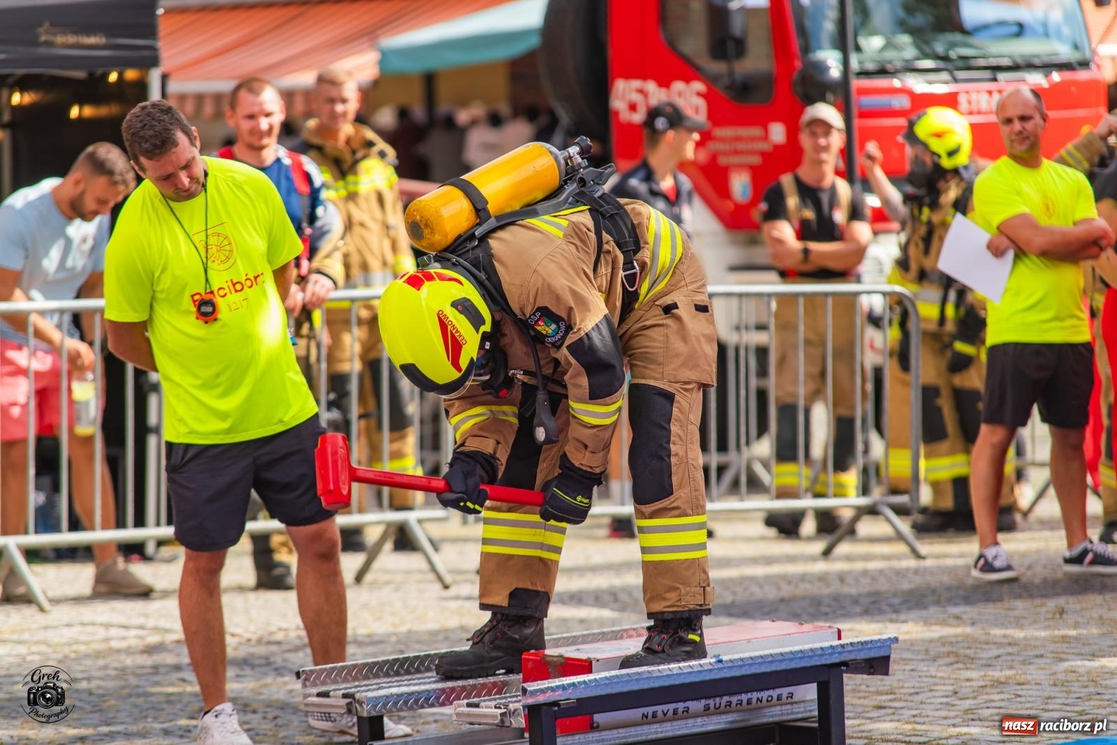 Zdjęcie w galerii na portalu naszraciborz.pl: Tu nie było miejsca na słabość. Strażacy stoczyli morderczą walkę na Placu Dominikańskim [FOTO i WIDEO] wiadomości z regionu