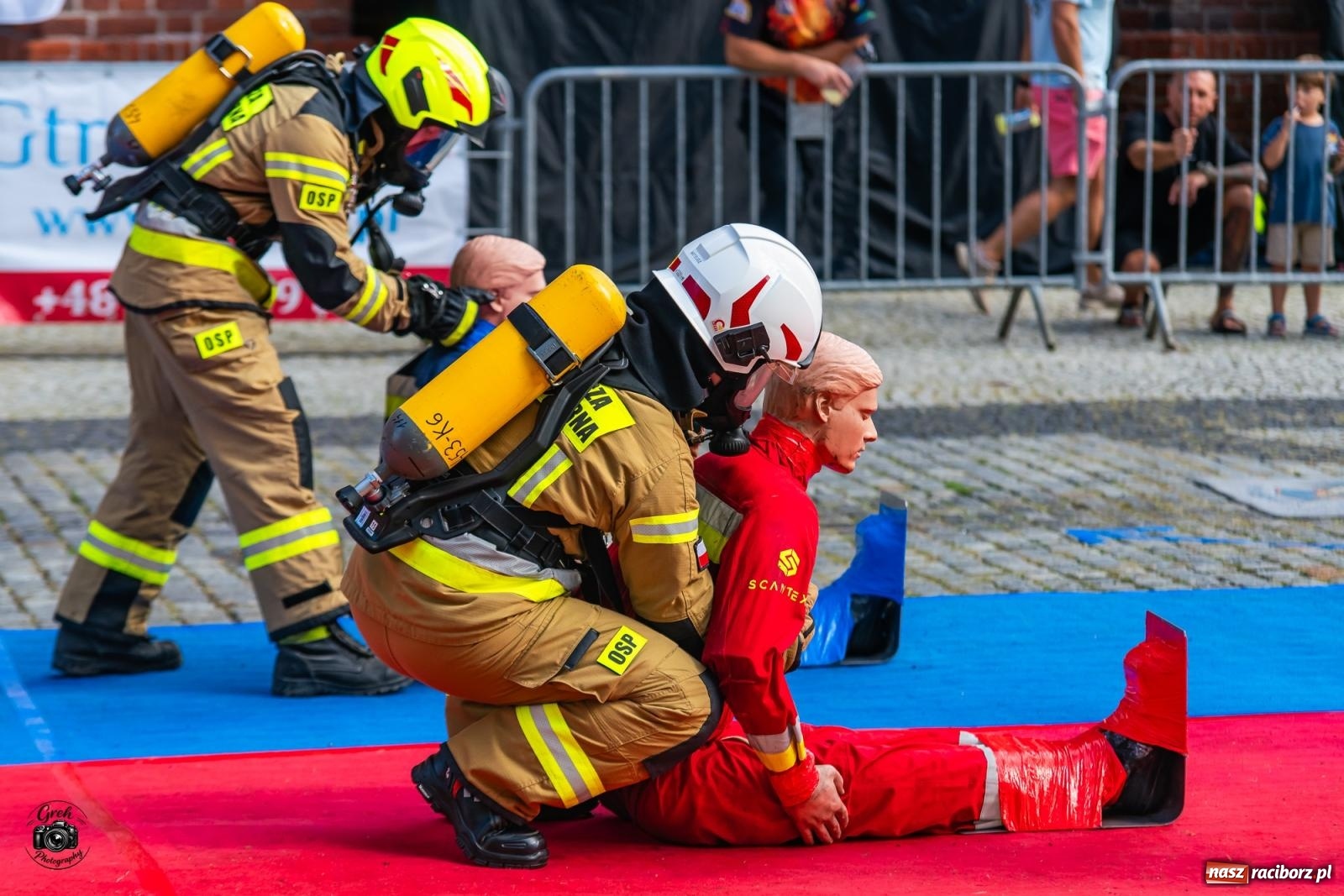 Zdjęcie w galerii na portalu naszraciborz.pl: Tu nie było miejsca na słabość. Strażacy stoczyli morderczą walkę na Placu Dominikańskim [FOTO i WIDEO] wiadomości z regionu