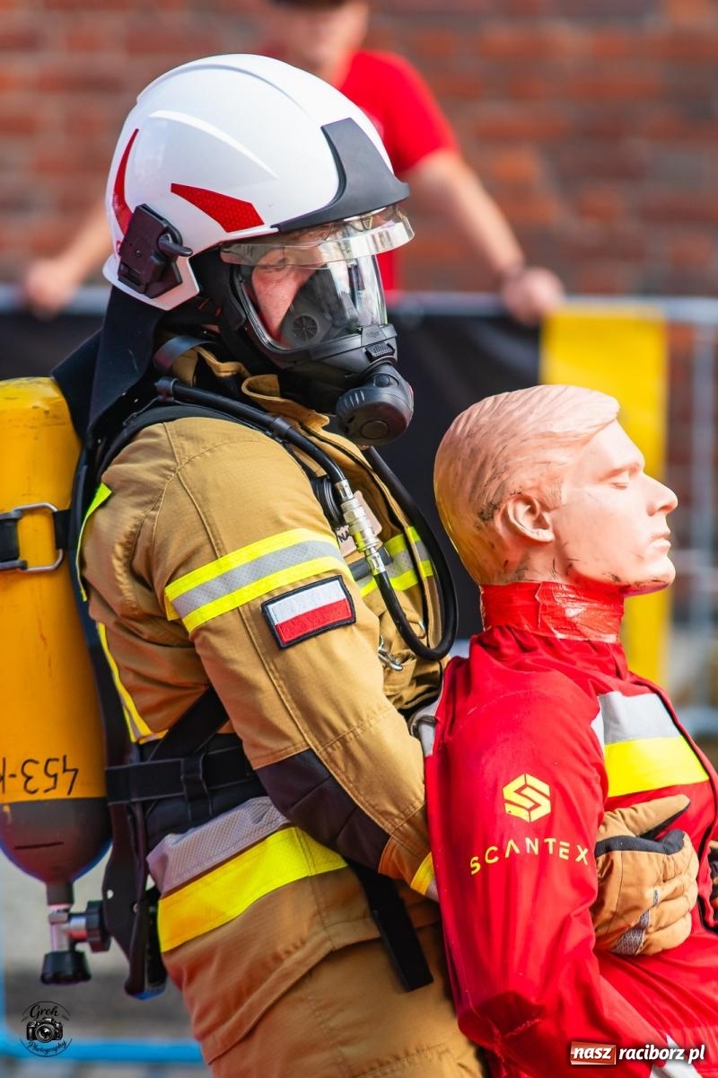 Zdjęcie w galerii na portalu naszraciborz.pl: Tu nie było miejsca na słabość. Strażacy stoczyli morderczą walkę na Placu Dominikańskim [FOTO i WIDEO] wiadomości z regionu