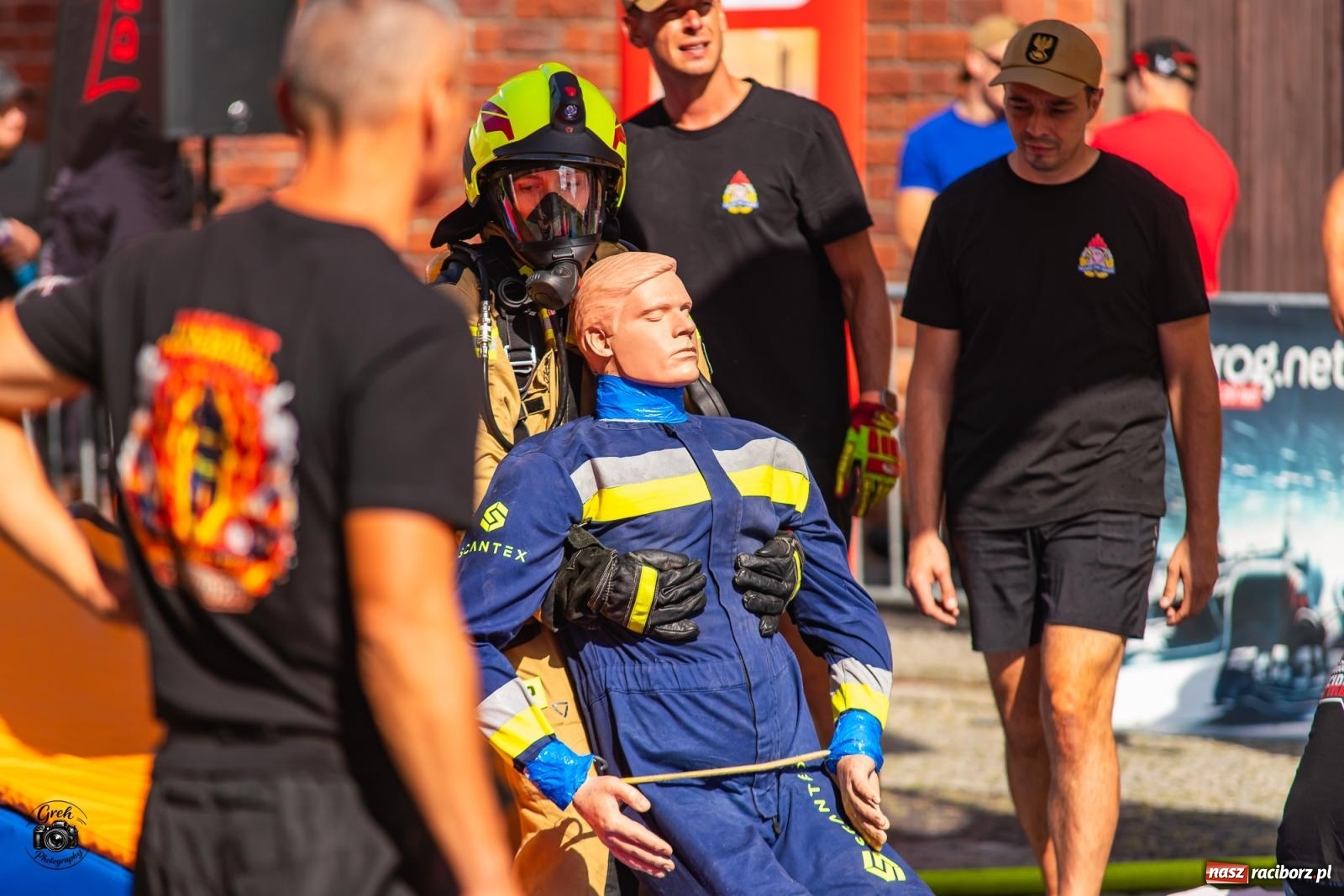 Zdjęcie w galerii na portalu naszraciborz.pl: Tu nie było miejsca na słabość. Strażacy stoczyli morderczą walkę na Placu Dominikańskim [FOTO i WIDEO] wiadomości z regionu