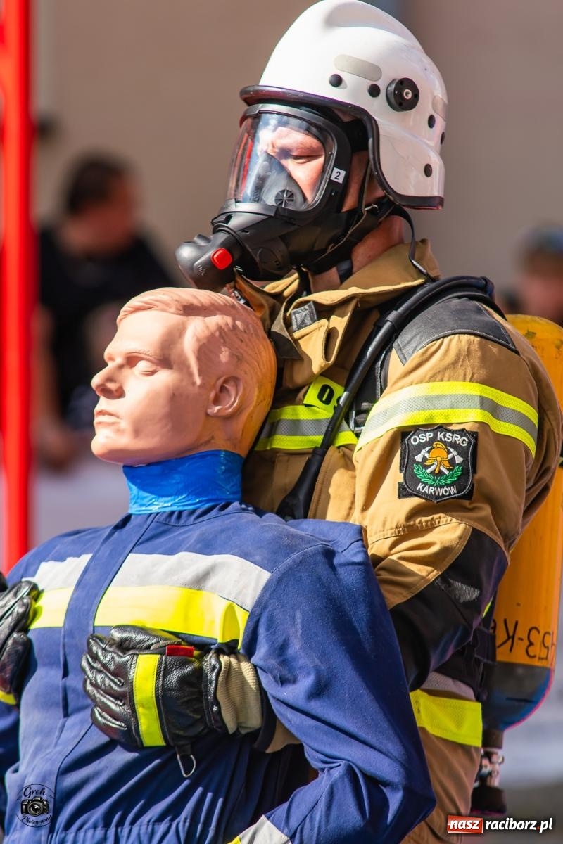 Zdjęcie w galerii na portalu naszraciborz.pl: Tu nie było miejsca na słabość. Strażacy stoczyli morderczą walkę na Placu Dominikańskim [FOTO i WIDEO] wiadomości z regionu