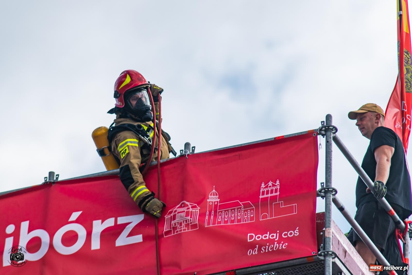 Zdjęcie w galerii na portalu naszraciborz.pl: Tu nie było miejsca na słabość. Strażacy stoczyli morderczą walkę na Placu Dominikańskim [FOTO i WIDEO] wiadomości z regionu