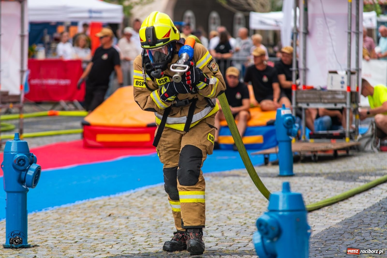 Zdjęcie w galerii na portalu naszraciborz.pl: Tu nie było miejsca na słabość. Strażacy stoczyli morderczą walkę na Placu Dominikańskim [FOTO i WIDEO] wiadomości z regionu