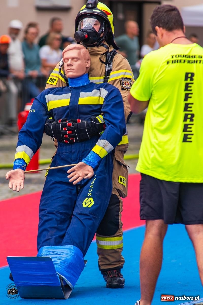 Zdjęcie w galerii na portalu naszraciborz.pl: Tu nie było miejsca na słabość. Strażacy stoczyli morderczą walkę na Placu Dominikańskim [FOTO i WIDEO] wiadomości z regionu