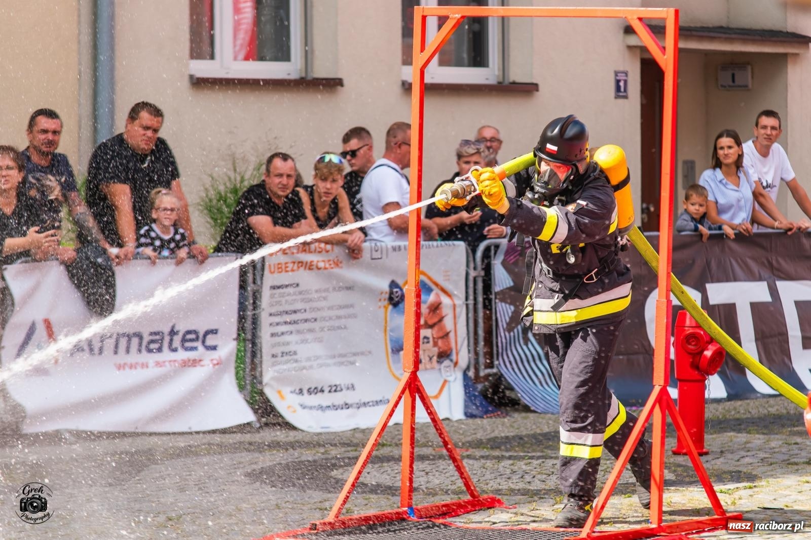 Zdjęcie w galerii na portalu naszraciborz.pl: Tu nie było miejsca na słabość. Strażacy stoczyli morderczą walkę na Placu Dominikańskim [FOTO i WIDEO] wiadomości z regionu