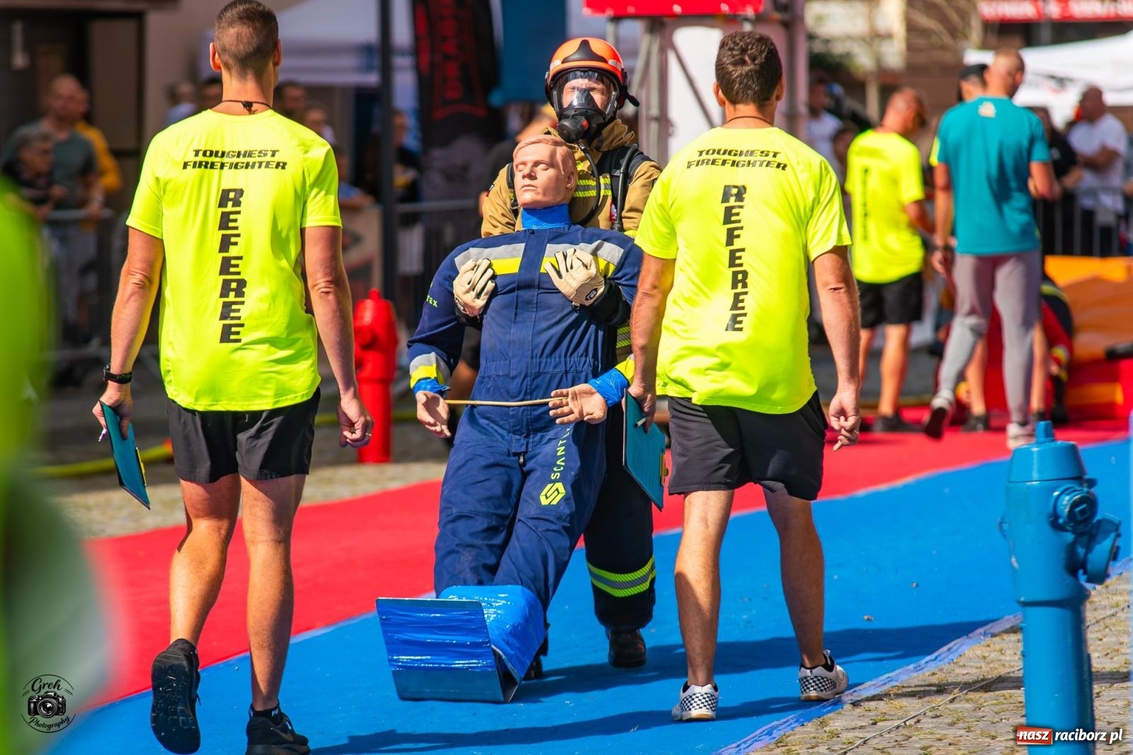 Zdjęcie w galerii na portalu naszraciborz.pl: Tu nie było miejsca na słabość. Strażacy stoczyli morderczą walkę na Placu Dominikańskim [FOTO i WIDEO] wiadomości z regionu