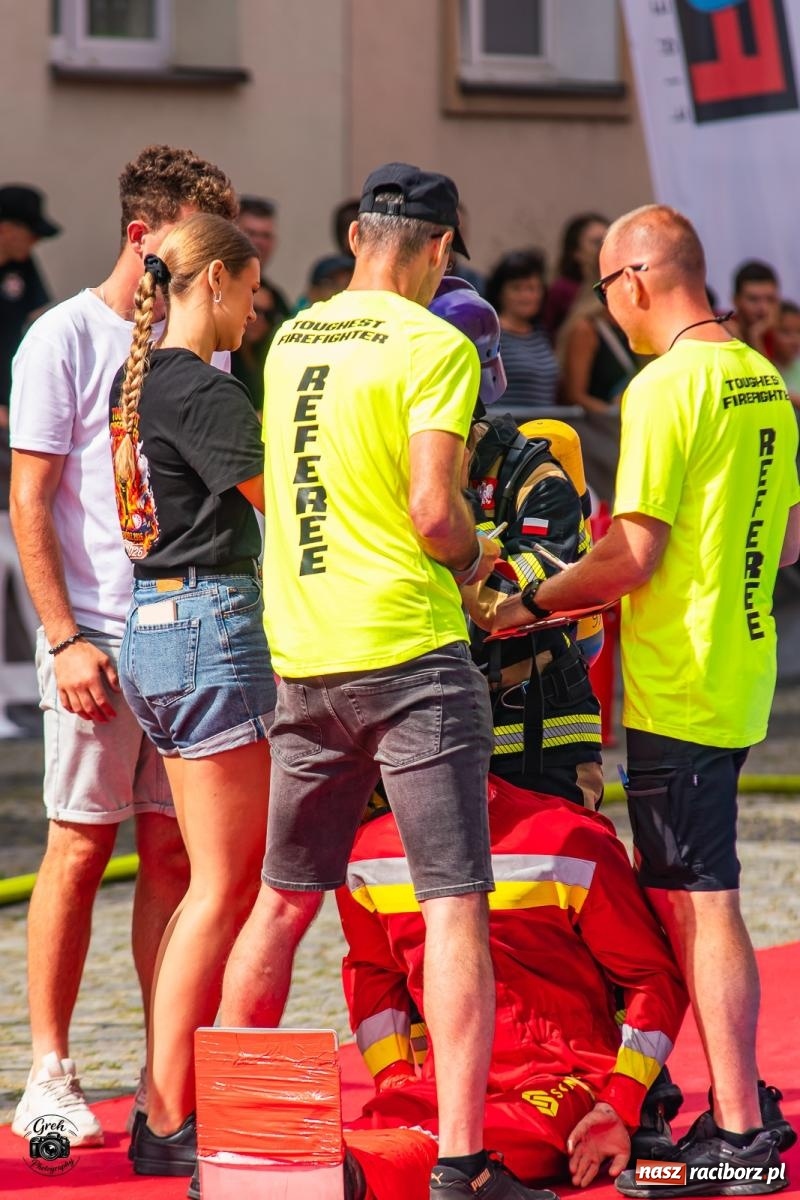 Zdjęcie w galerii na portalu naszraciborz.pl: Tu nie było miejsca na słabość. Strażacy stoczyli morderczą walkę na Placu Dominikańskim [FOTO i WIDEO] wiadomości z regionu