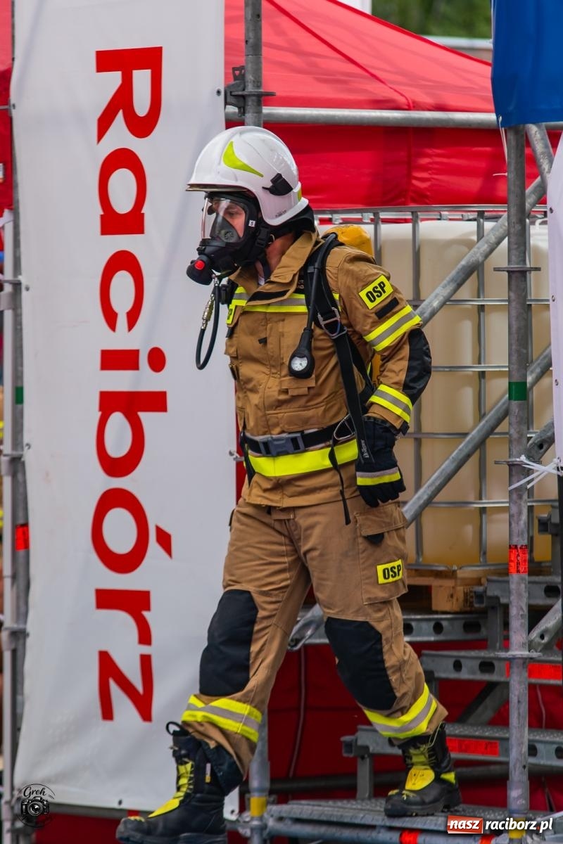 Zdjęcie w galerii na portalu naszraciborz.pl: Tu nie było miejsca na słabość. Strażacy stoczyli morderczą walkę na Placu Dominikańskim [FOTO i WIDEO] wiadomości z regionu