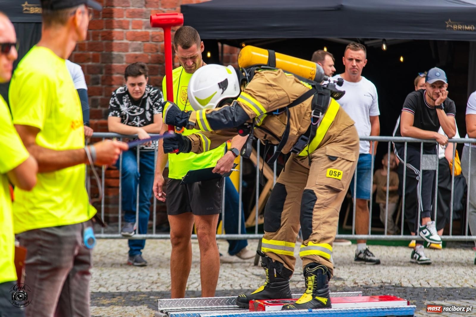 Zdjęcie w galerii na portalu naszraciborz.pl: Tu nie było miejsca na słabość. Strażacy stoczyli morderczą walkę na Placu Dominikańskim [FOTO i WIDEO] wiadomości z regionu