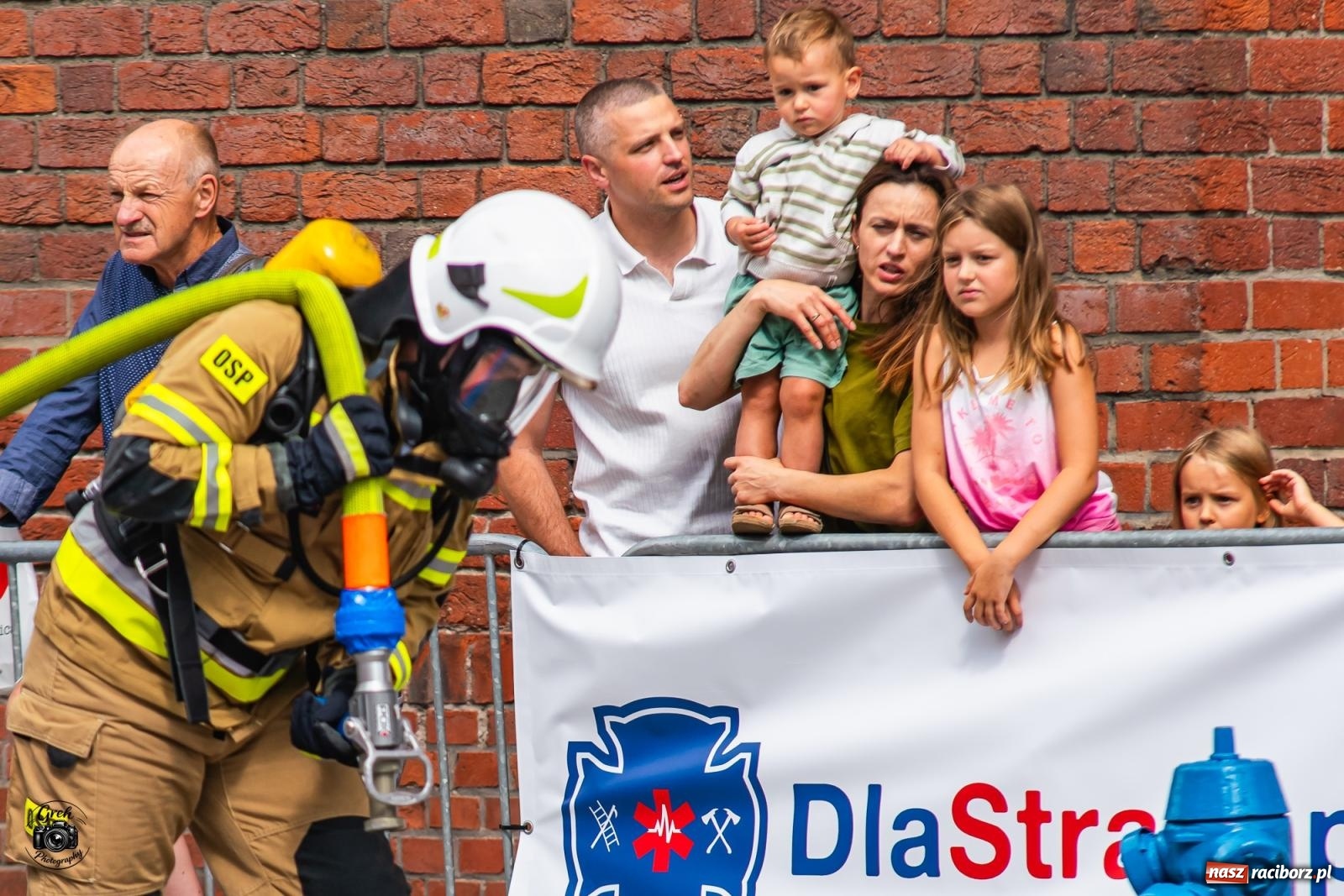 Zdjęcie w galerii na portalu naszraciborz.pl: Tu nie było miejsca na słabość. Strażacy stoczyli morderczą walkę na Placu Dominikańskim [FOTO i WIDEO] wiadomości z regionu