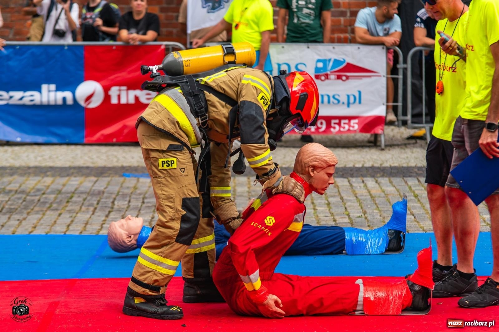 Zdjęcie w galerii na portalu naszraciborz.pl: Tu nie było miejsca na słabość. Strażacy stoczyli morderczą walkę na Placu Dominikańskim [FOTO i WIDEO] wiadomości z regionu