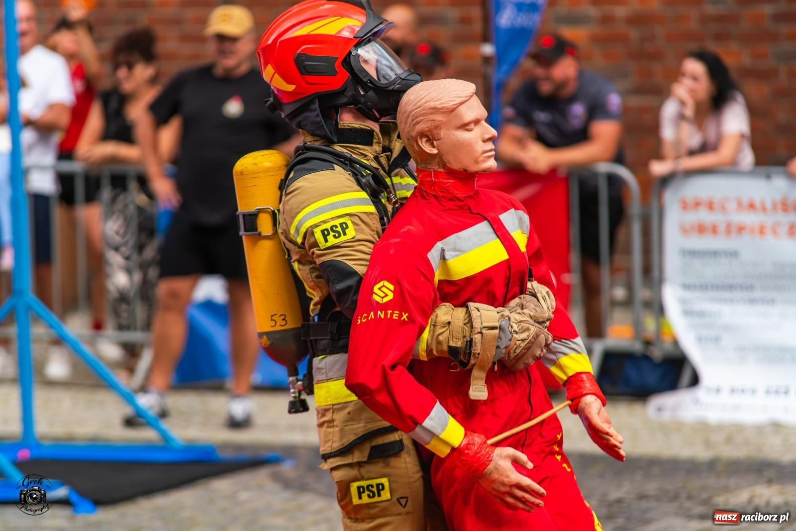 Zdjęcie w galerii na portalu naszraciborz.pl: Tu nie było miejsca na słabość. Strażacy stoczyli morderczą walkę na Placu Dominikańskim [FOTO i WIDEO] wiadomości z regionu