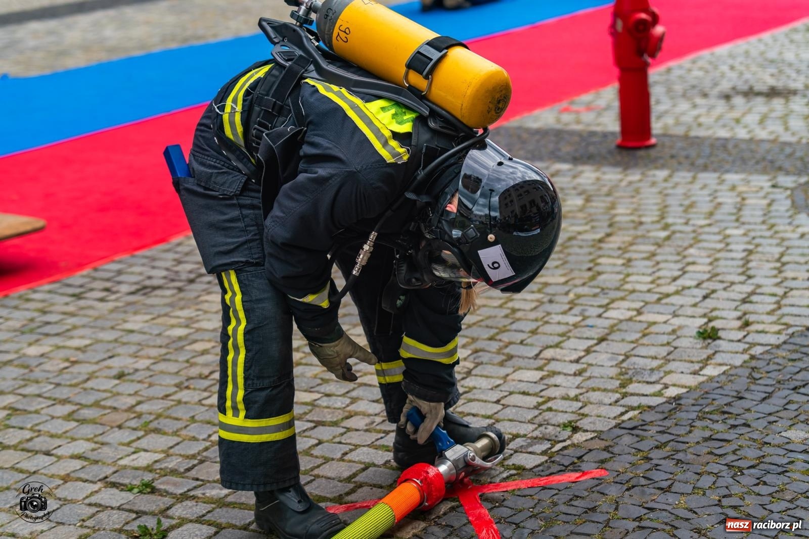 Zdjęcie w galerii na portalu naszraciborz.pl: Tu nie było miejsca na słabość. Strażacy stoczyli morderczą walkę na Placu Dominikańskim [FOTO i WIDEO] wiadomości z regionu