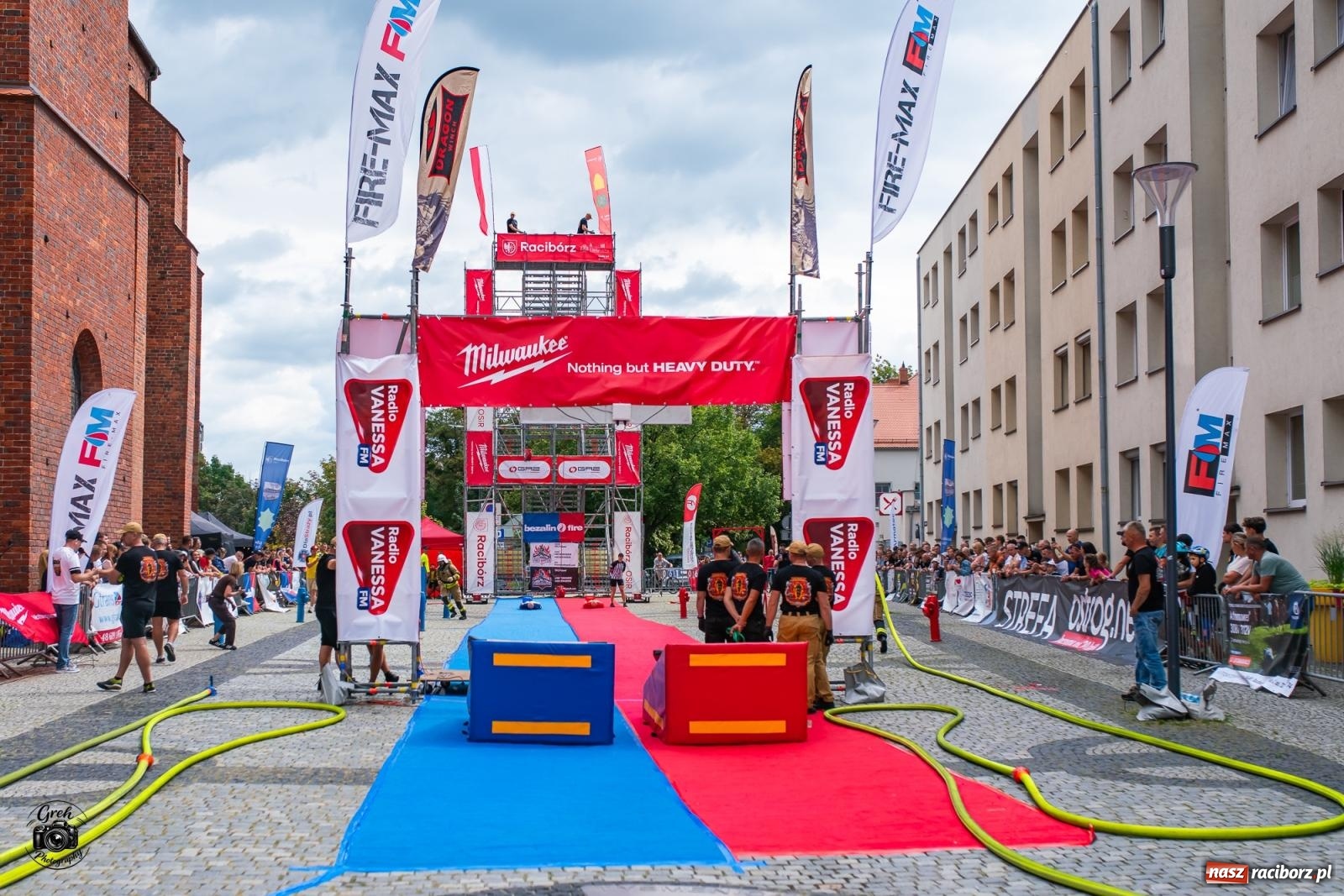 Zdjęcie w galerii na portalu naszraciborz.pl: Tu nie było miejsca na słabość. Strażacy stoczyli morderczą walkę na Placu Dominikańskim [FOTO i WIDEO] wiadomości z regionu
