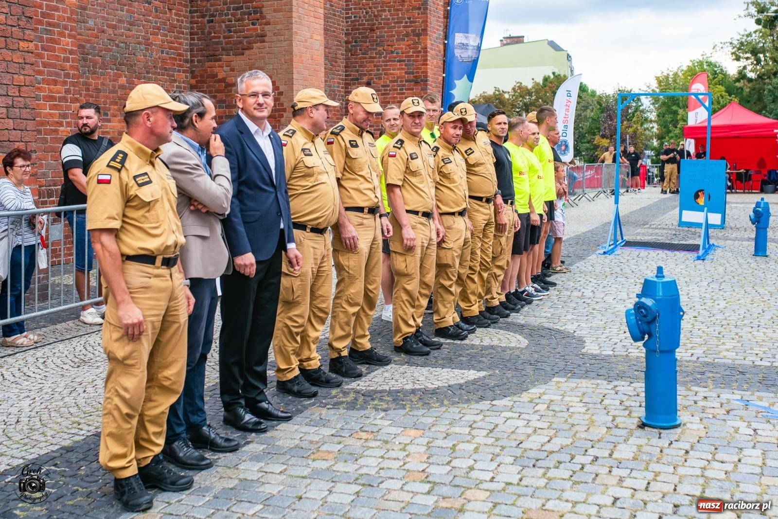 Zdjęcie w galerii na portalu naszraciborz.pl: Tu nie było miejsca na słabość. Strażacy stoczyli morderczą walkę na Placu Dominikańskim [FOTO i WIDEO] wiadomości z regionu
