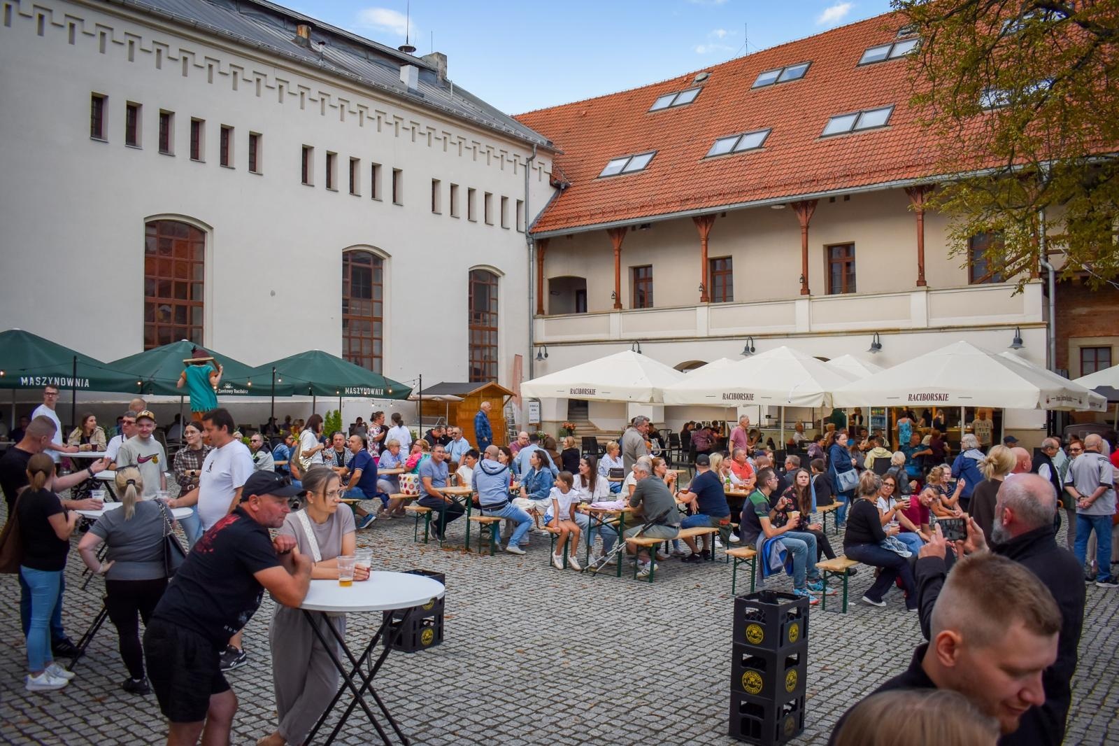 Zdjęcie w galerii na portalu naszraciborz.pl: Dożynki chmielne na raciborskim zamku wiadomości z regionu