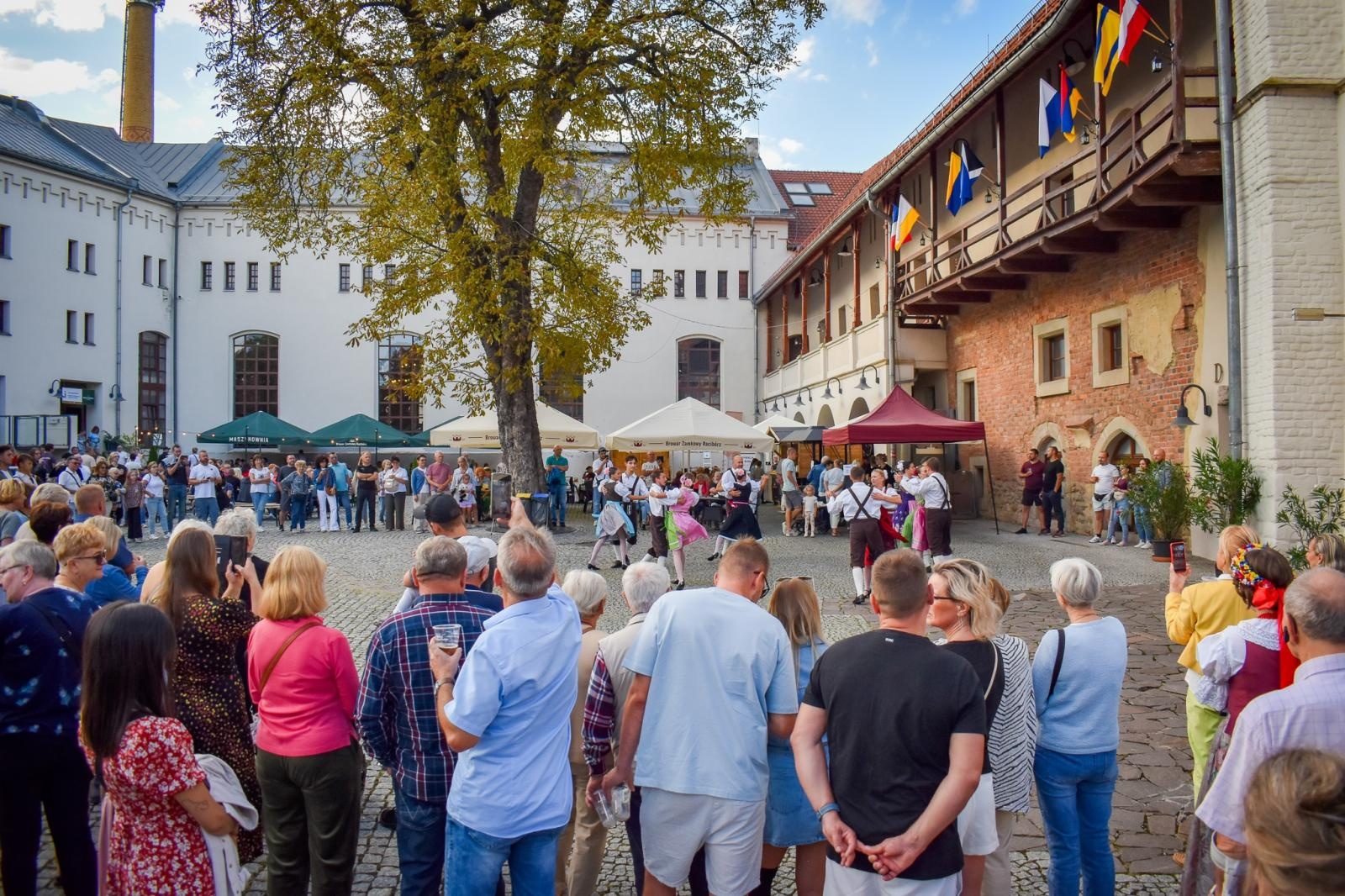 Zdjęcie w galerii na portalu naszraciborz.pl: Dożynki chmielne na raciborskim zamku wiadomości z regionu