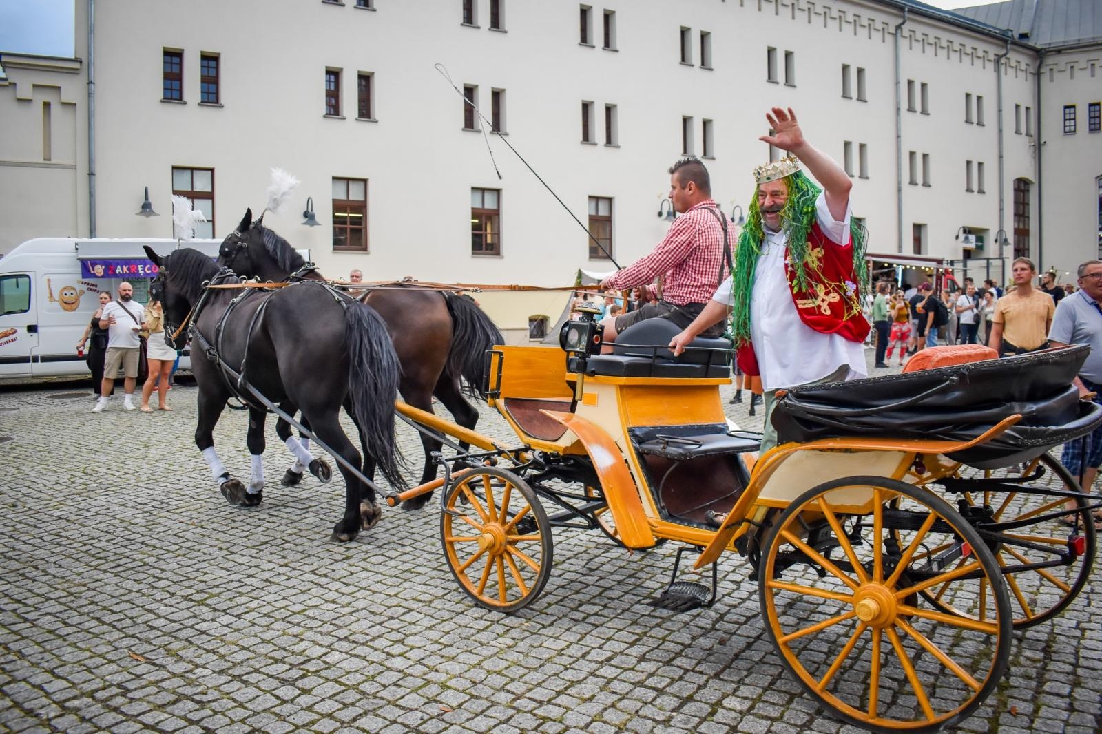 Zdjęcie w galerii na portalu naszraciborz.pl: Dożynki chmielne na raciborskim zamku wiadomości z regionu