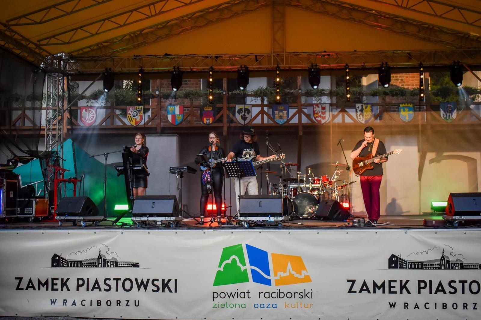 Zdjęcie w galerii na portalu naszraciborz.pl: Dożynki chmielne na raciborskim zamku wiadomości z regionu