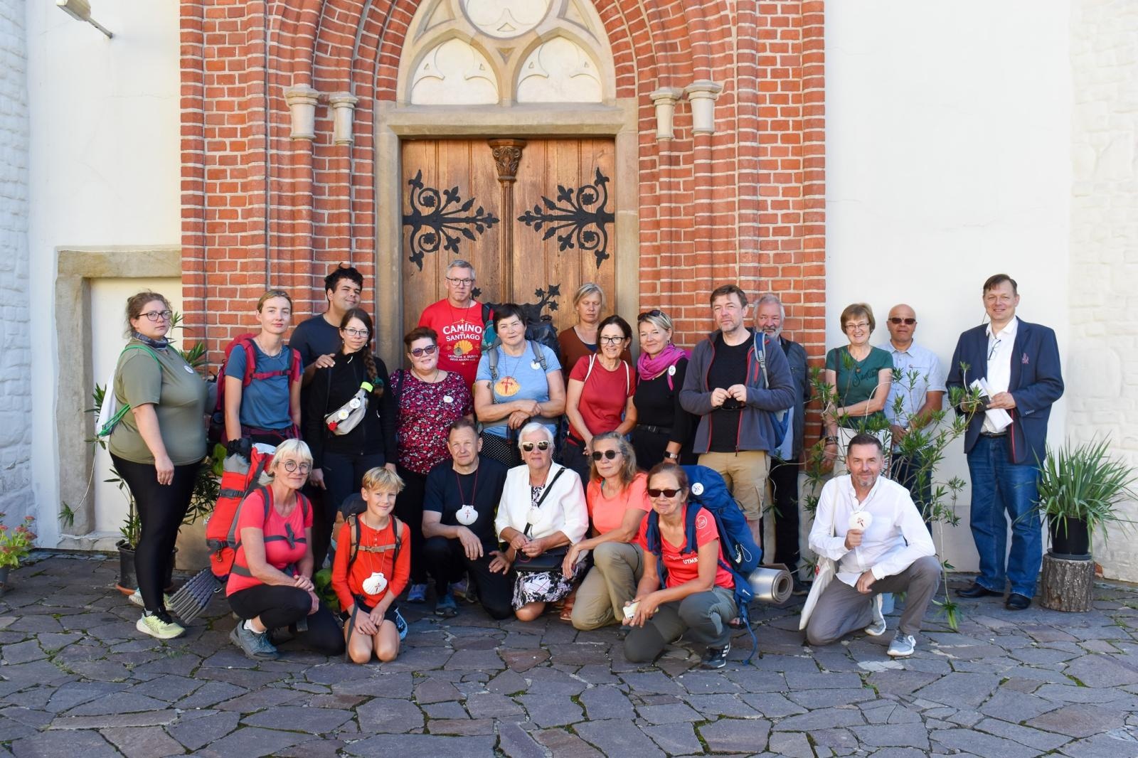 Zdjęcie w galerii na portalu naszraciborz.pl: Górnośląskie Camino zakończyło się w Raciborzu. Pamiątkowa tabliczka zostanie na zamku wiadomości z regionu