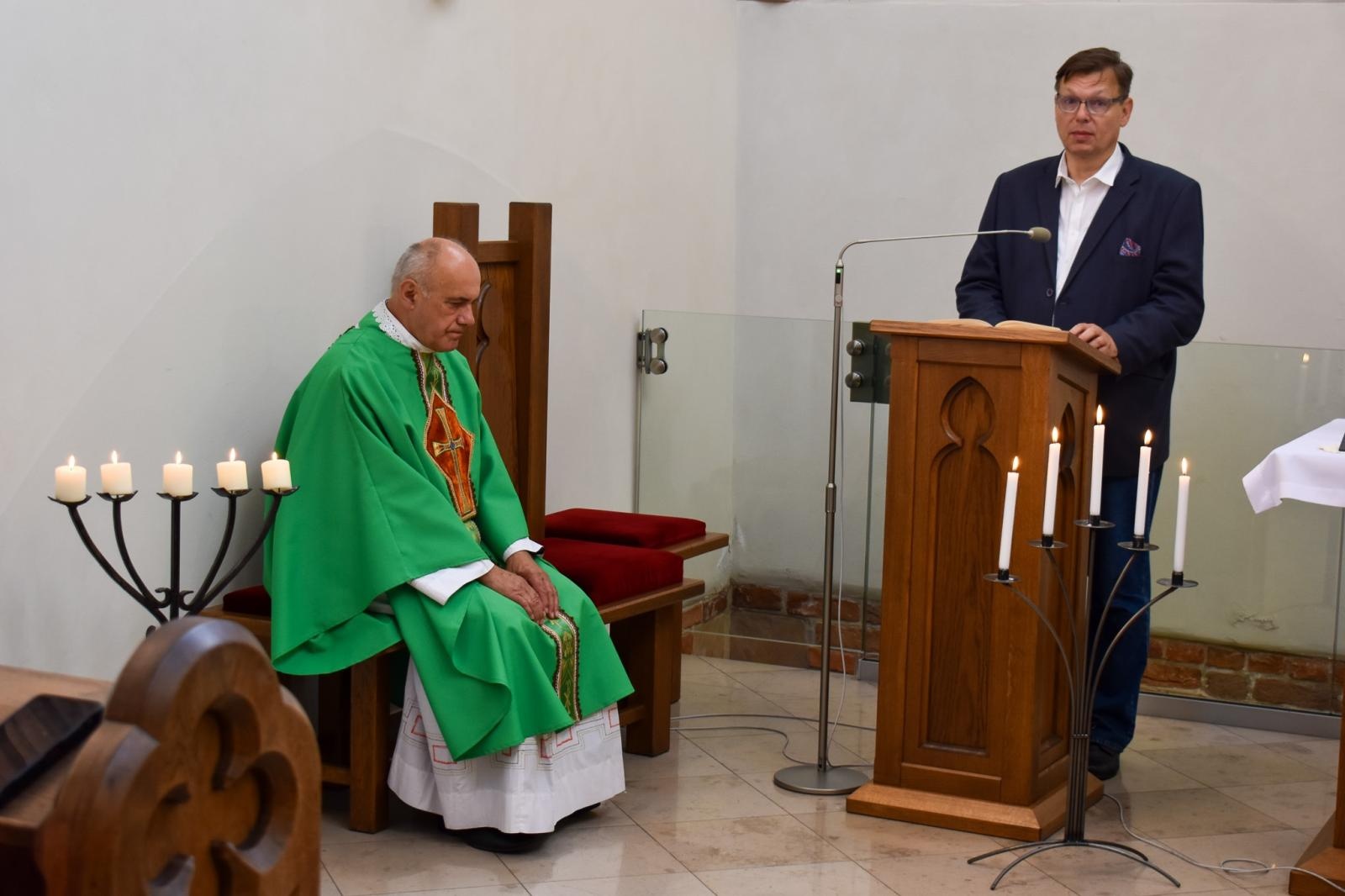 Zdjęcie w galerii na portalu naszraciborz.pl: Górnośląskie Camino zakończyło się w Raciborzu. Pamiątkowa tabliczka zostanie na zamku wiadomości z regionu