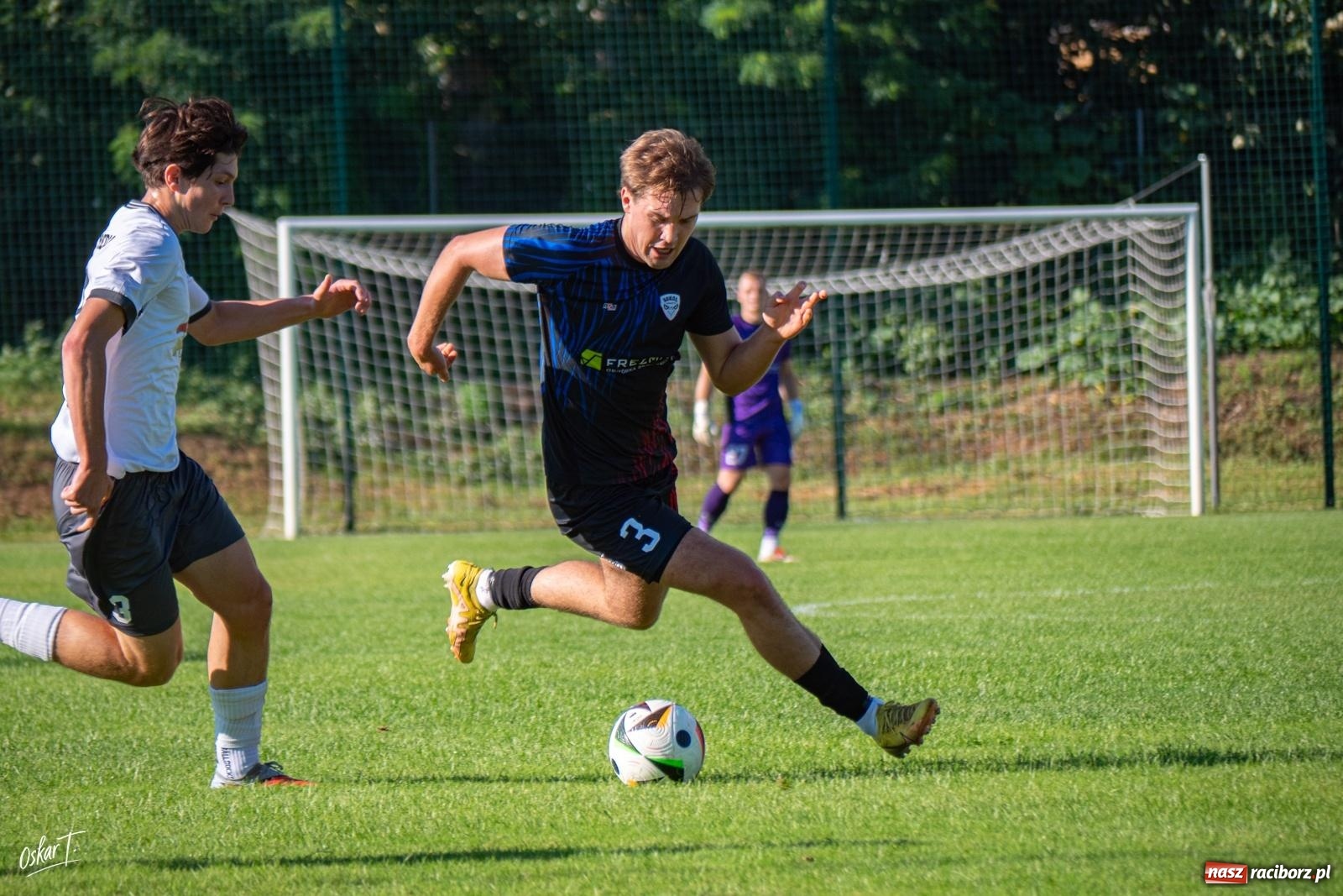 Zdjęcie w galerii na portalu naszraciborz.pl: Nędza przegrała z Sokołem. Goście odwrócili losy spotkania przy Sportowej [FOTO] wiadomości z regionu