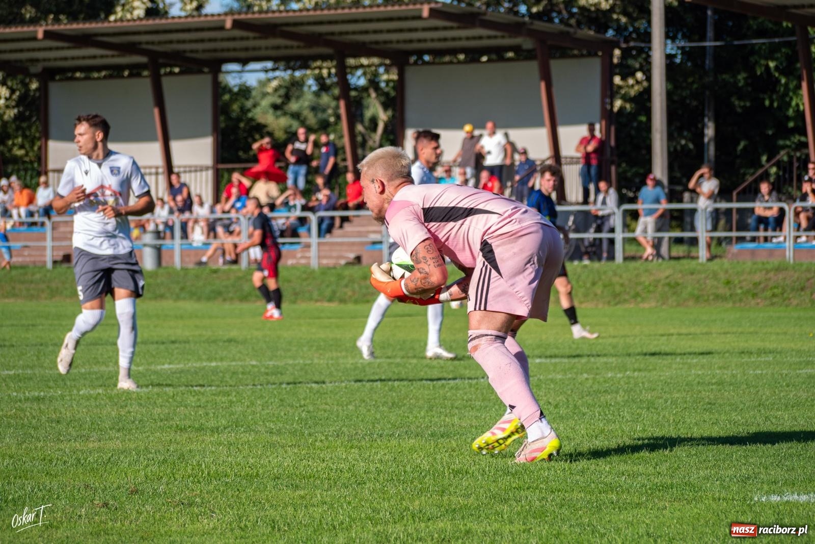 Zdjęcie w galerii na portalu naszraciborz.pl: Nędza przegrała z Sokołem. Goście odwrócili losy spotkania przy Sportowej [FOTO] wiadomości z regionu