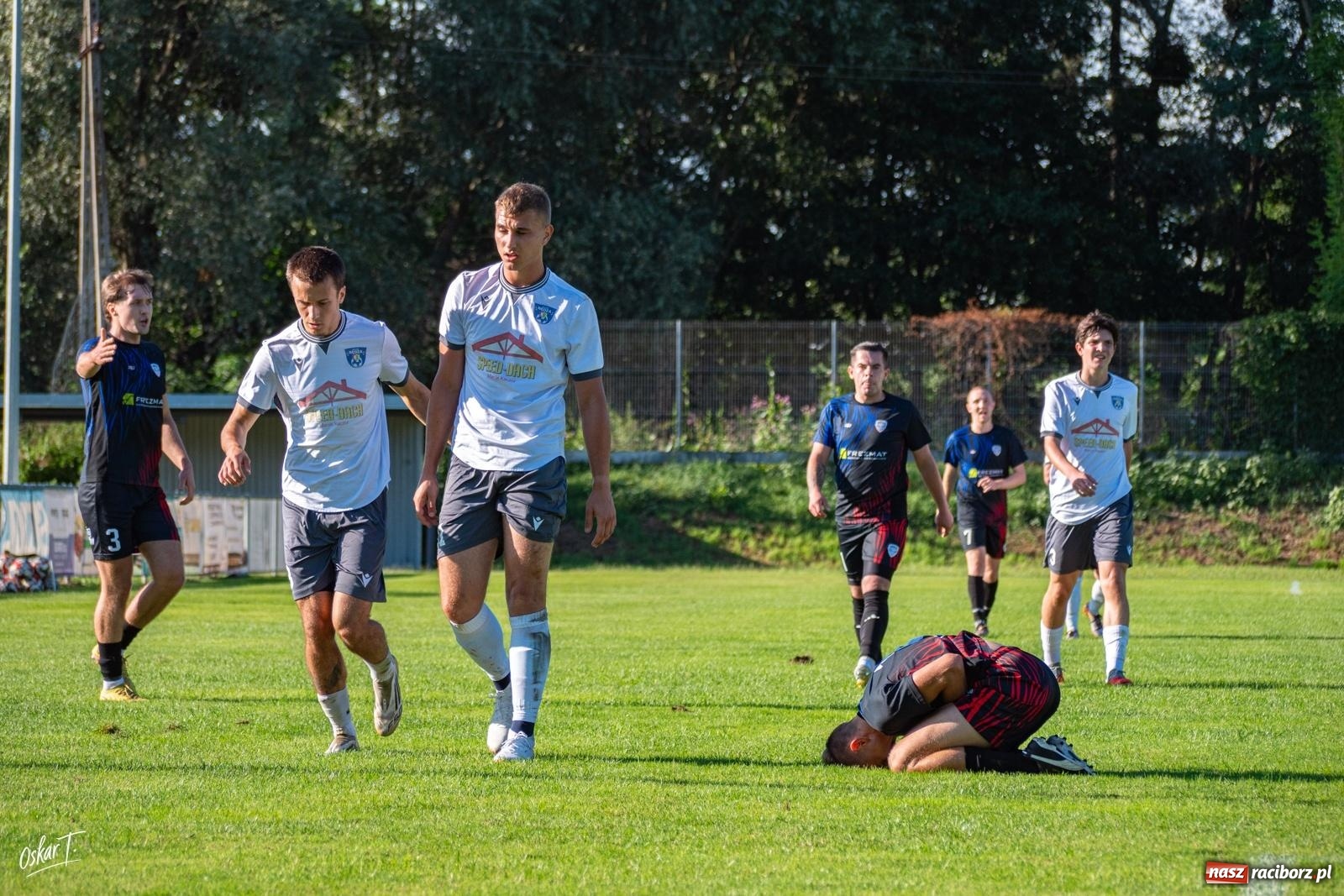 Zdjęcie w galerii na portalu naszraciborz.pl: Nędza przegrała z Sokołem. Goście odwrócili losy spotkania przy Sportowej [FOTO] wiadomości z regionu