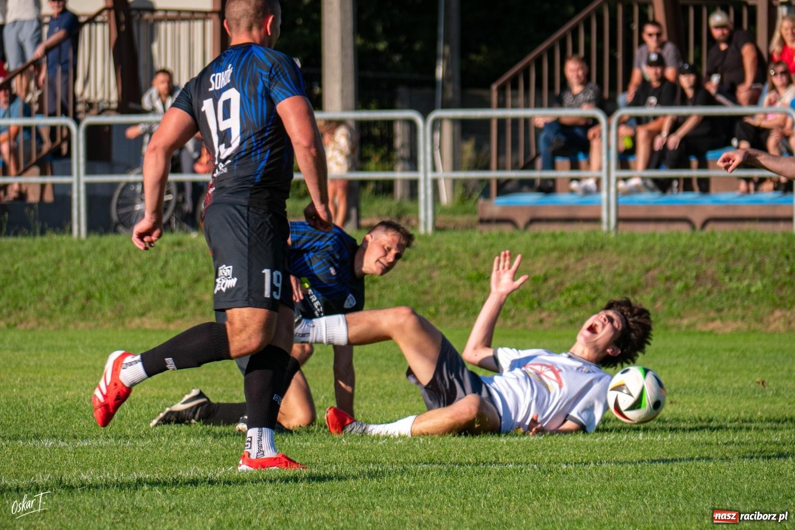 Zdjęcie w galerii na portalu naszraciborz.pl: Nędza przegrała z Sokołem. Goście odwrócili losy spotkania przy Sportowej [FOTO] wiadomości z regionu