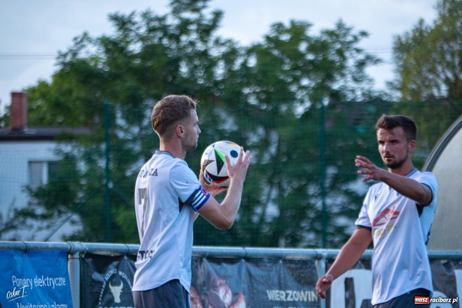 Zdjęcie w galerii na portalu naszraciborz.pl: Nędza przegrała z Sokołem. Goście odwrócili losy spotkania przy Sportowej [FOTO] wiadomości z regionu