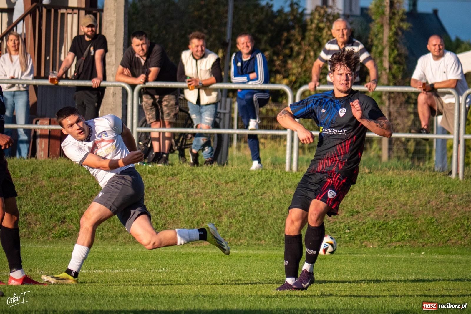 Zdjęcie w galerii na portalu naszraciborz.pl: Nędza przegrała z Sokołem. Goście odwrócili losy spotkania przy Sportowej [FOTO] wiadomości z regionu