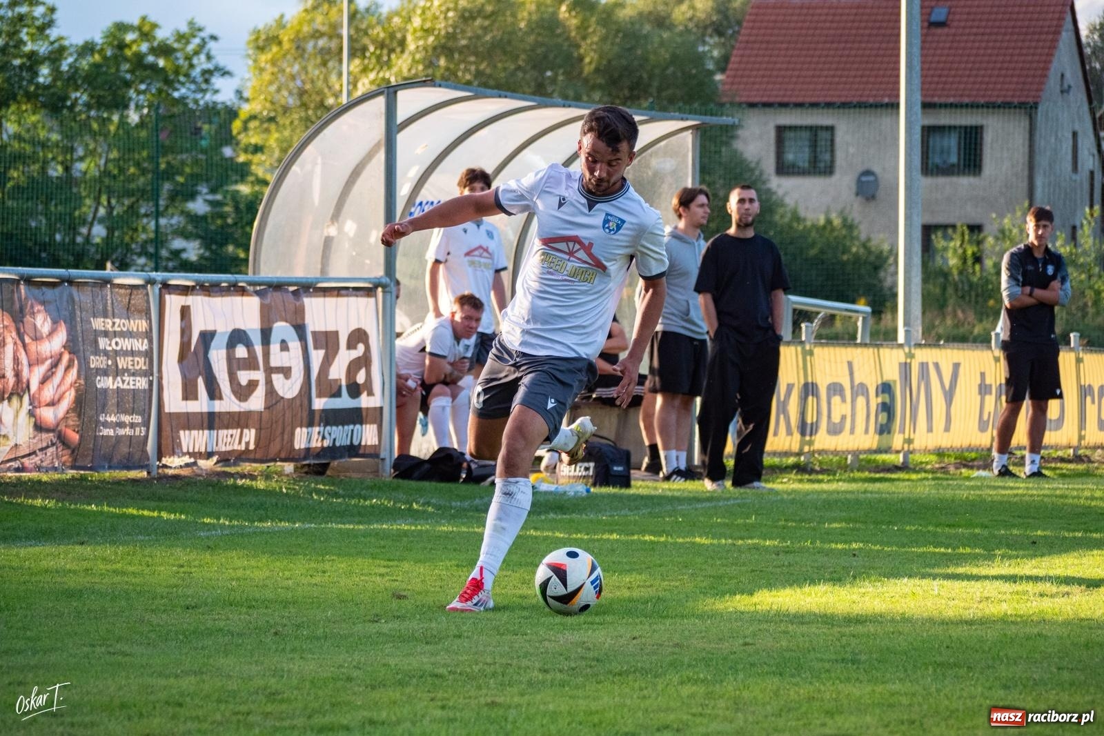 Zdjęcie w galerii na portalu naszraciborz.pl: Nędza przegrała z Sokołem. Goście odwrócili losy spotkania przy Sportowej [FOTO] wiadomości z regionu