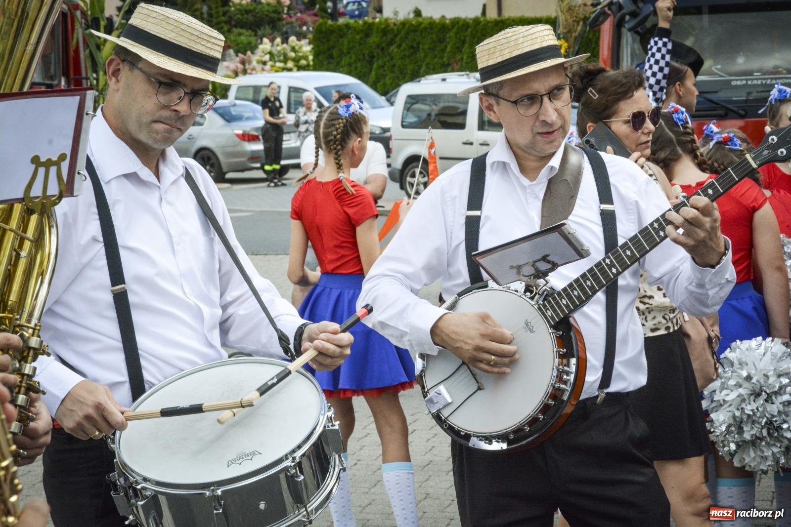 Zdjęcie w galerii na portalu naszraciborz.pl: Barwny korowód w Krzyżanowicach przeszedł ulicami! Trwa święto plonów na placu festynowym [FOTO i WIDEO] wiadomości z regionu