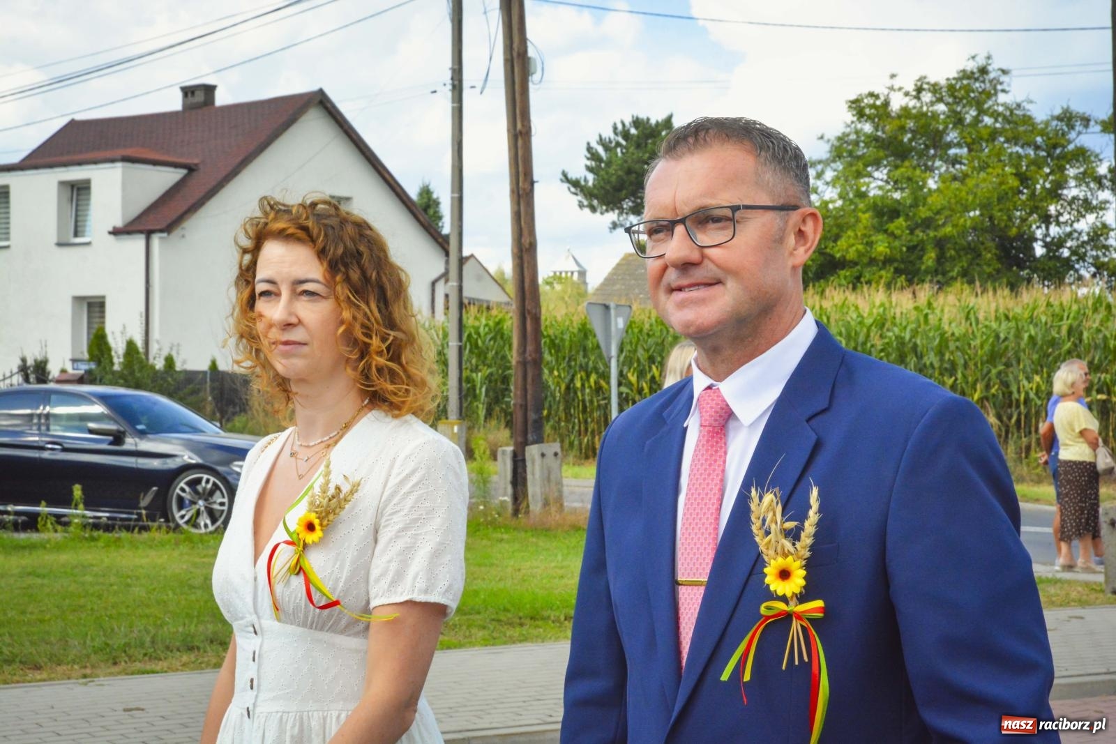 Zdjęcie w galerii na portalu naszraciborz.pl: Barwny korowód przeszedł ulicami Zabełkowa! Trwa wielkie świętowanie na boisku LKS [FOTO i WIDEO] wiadomości z regionu