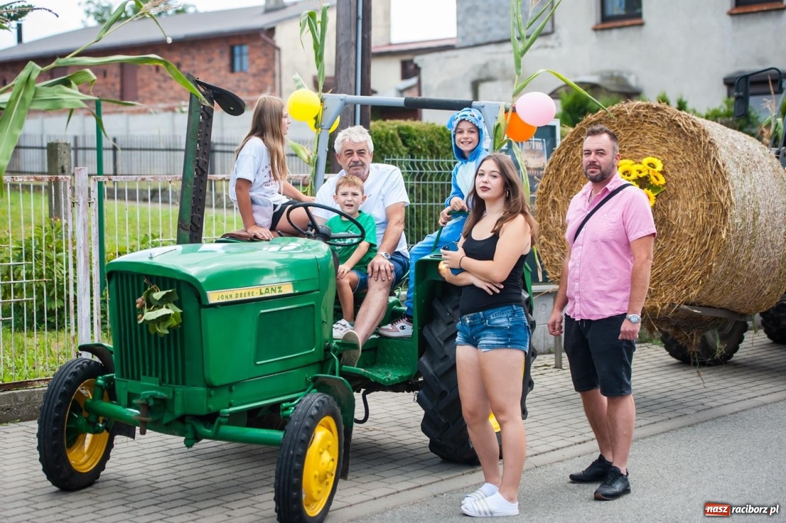 Zdjęcie w galerii na portalu naszraciborz.pl: Barwny korowód w Roszkowie za nami! Święto plonów w pełni rozkwitu [FOTO i WIDEO] wiadomości z regionu